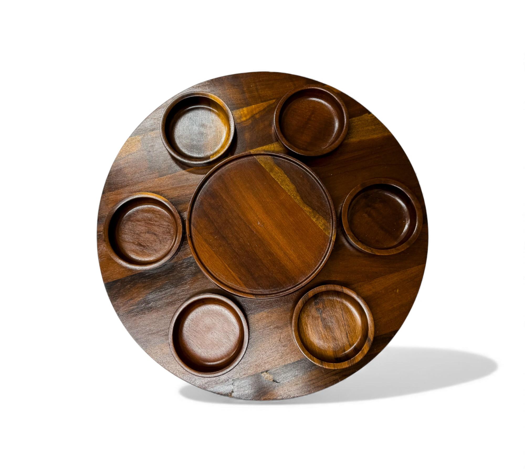 Brazilian Mid-Century Modern Lazy Susan & Bowls in Hardwood, Tropic Art, 1970s (Brasilianisch) im Angebot