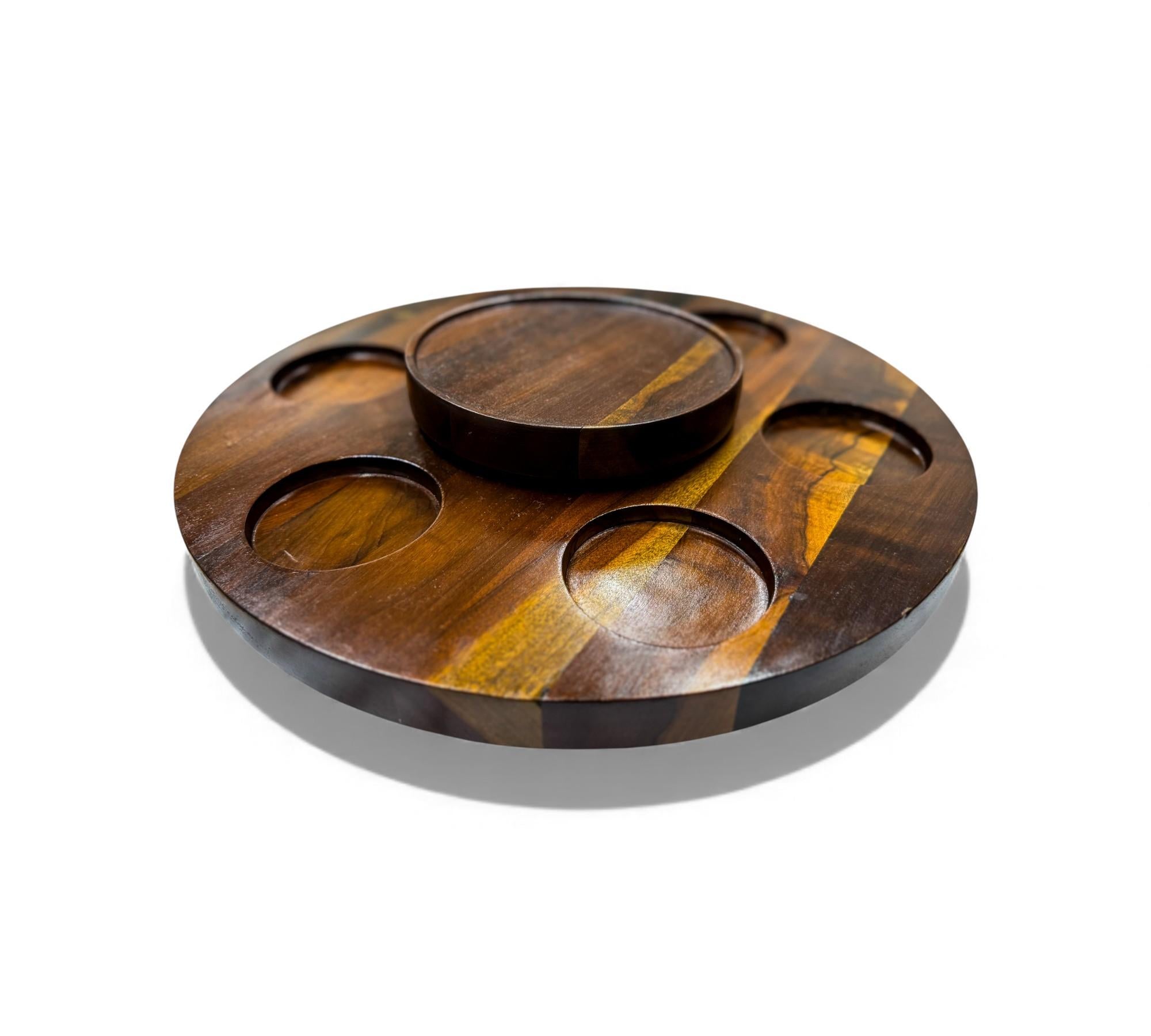 Brazilian Mid-Century Modern Lazy Susan & Bowls in Hardwood, Tropic Art, 1970s (Holzarbeit) im Angebot