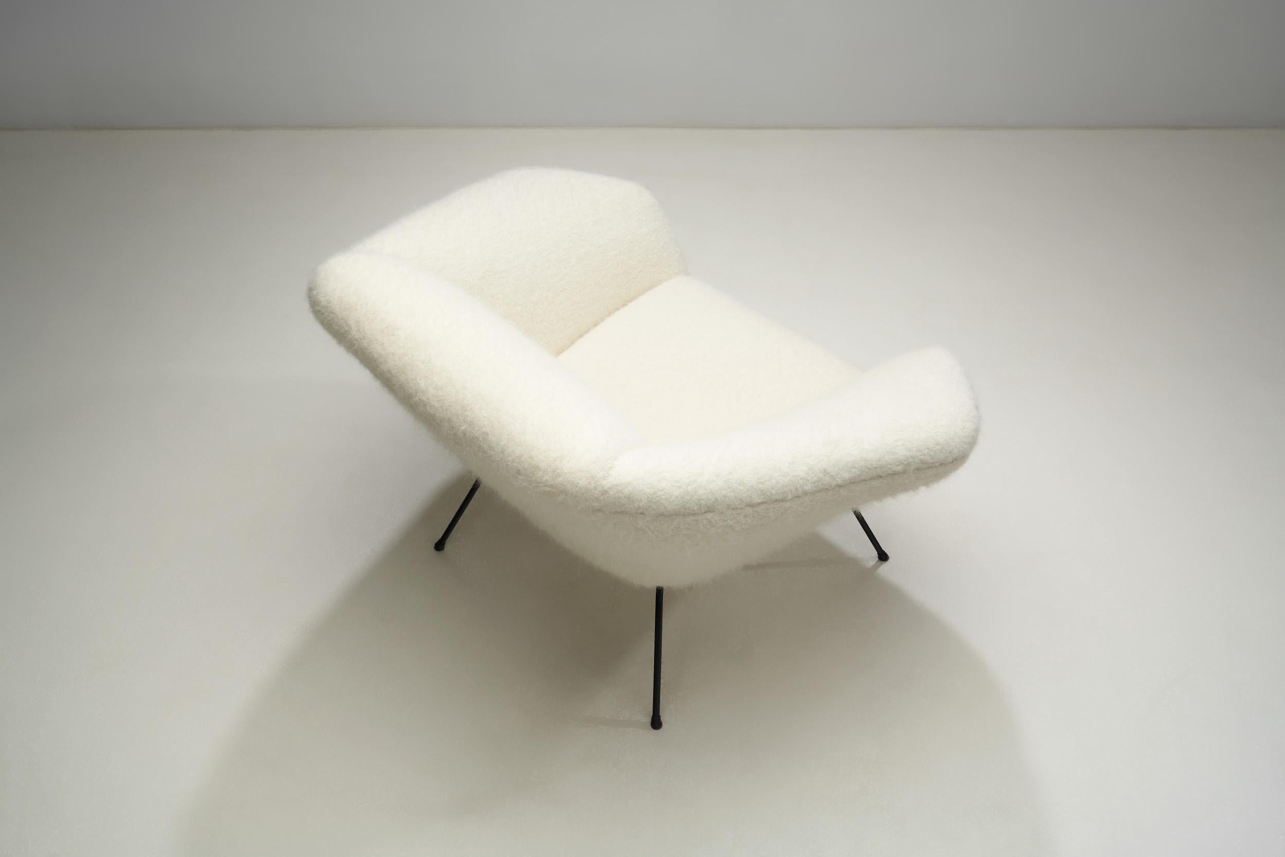 Mid-20th Century Italian Mid-Century Modern Upholstered Lounge Chair with Metal Legs, Italy 1960s For Sale