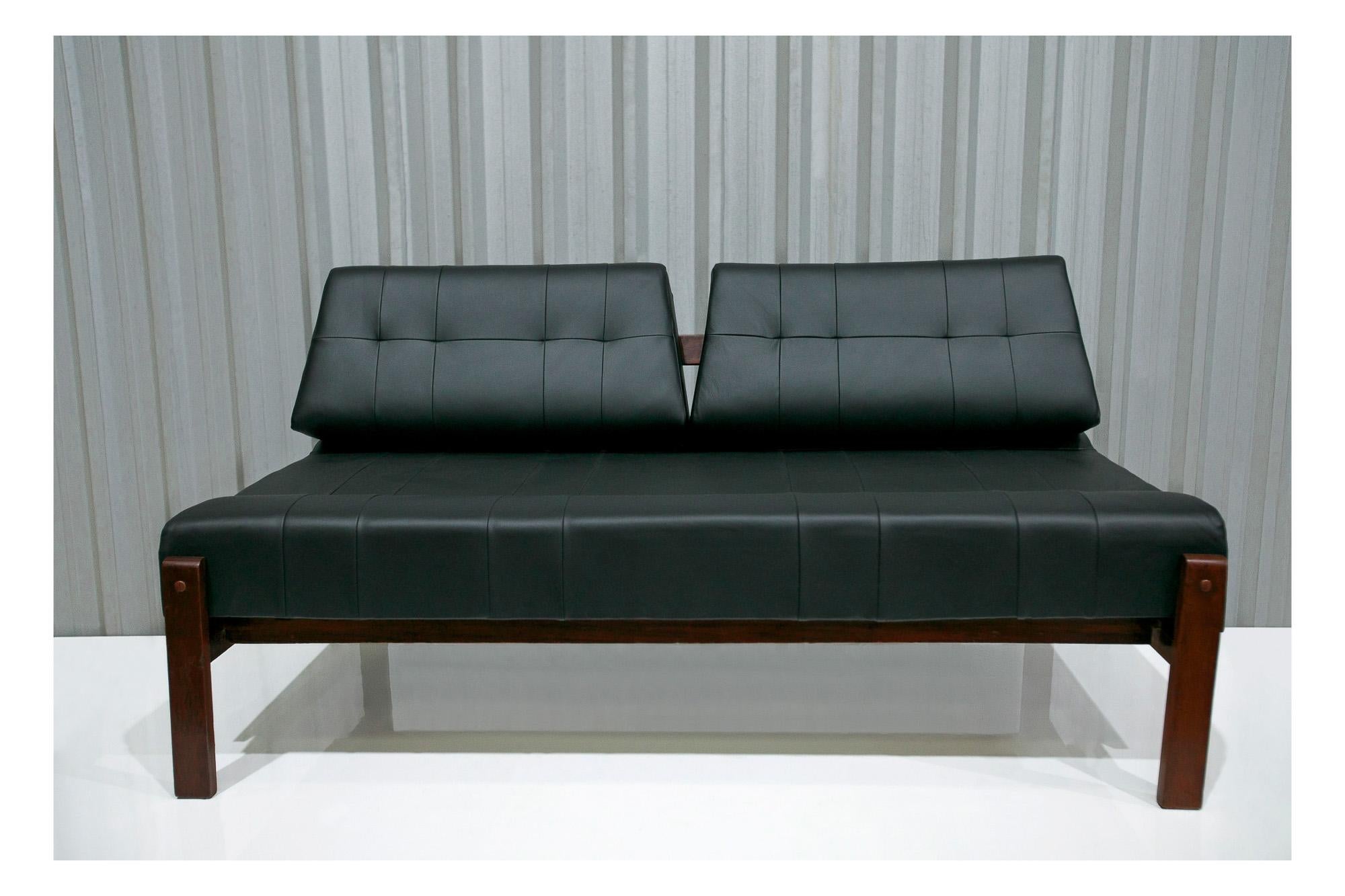 20th Century Brazilian Mid-Century Modern Loveseat in Hardwood and Leather by Gelli, 1960s For Sale