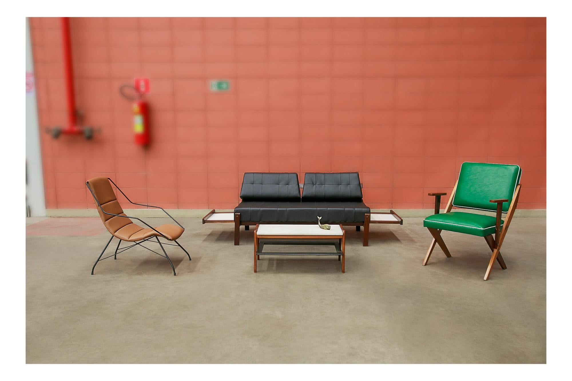 Brazilian Mid-Century Modern Loveseat in Hardwood and Leather by Gelli, 1960s For Sale 1