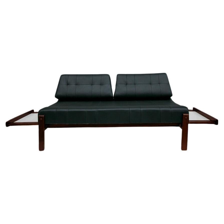 Brazilian Mid-Century Modern Loveseat in Hardwood and Leather by Gelli, 1960s For Sale