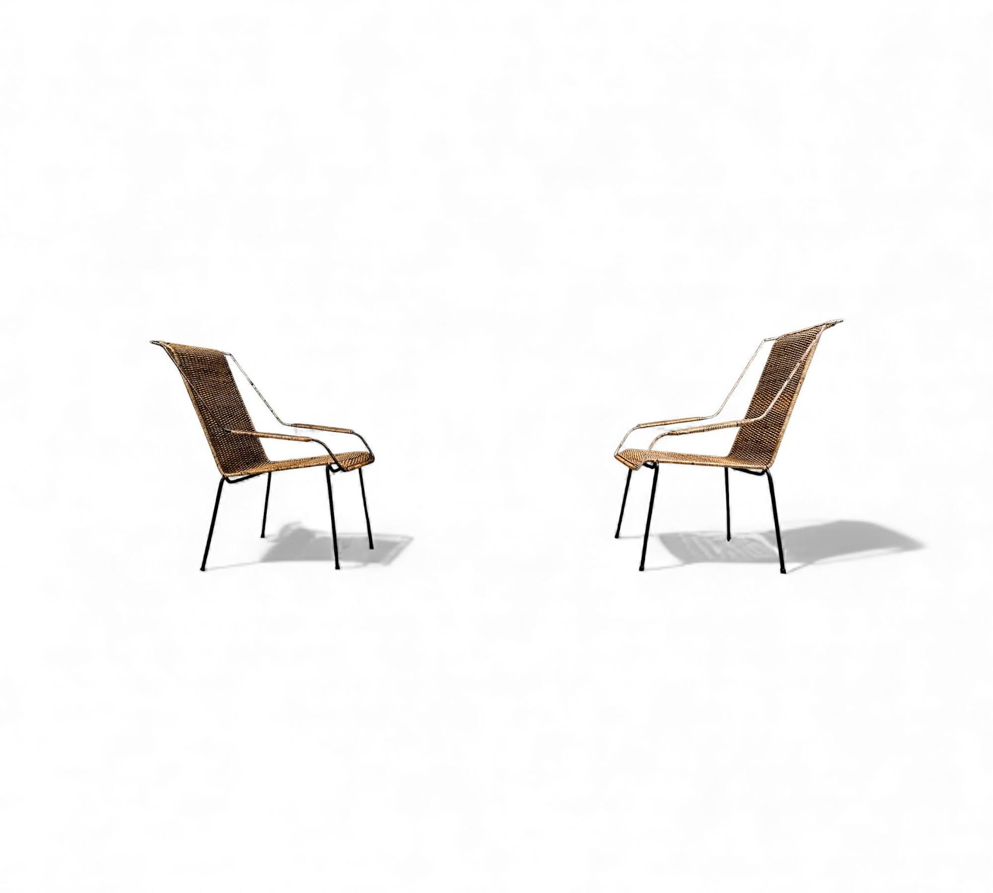 Brazilian Mid-Century Modern Pair of Armchairs Cane & Iron, Carlo Hauner, 1950s Bon état - En vente à New York, NY