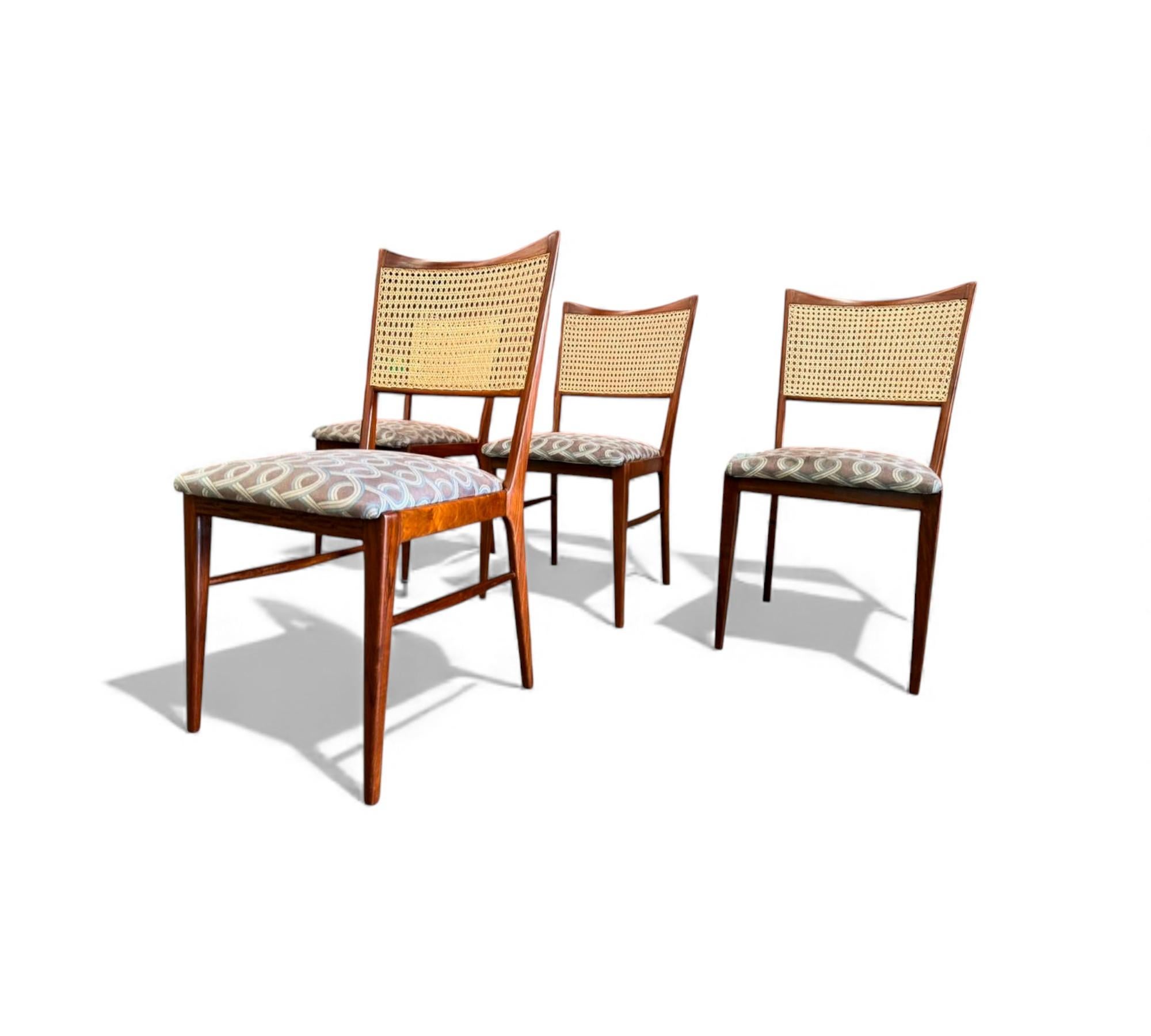 Ensemble de 4 chaises brésiliennes en bois dur et en rotin, inconnu, 1960s Bon état - En vente à New York, NY
