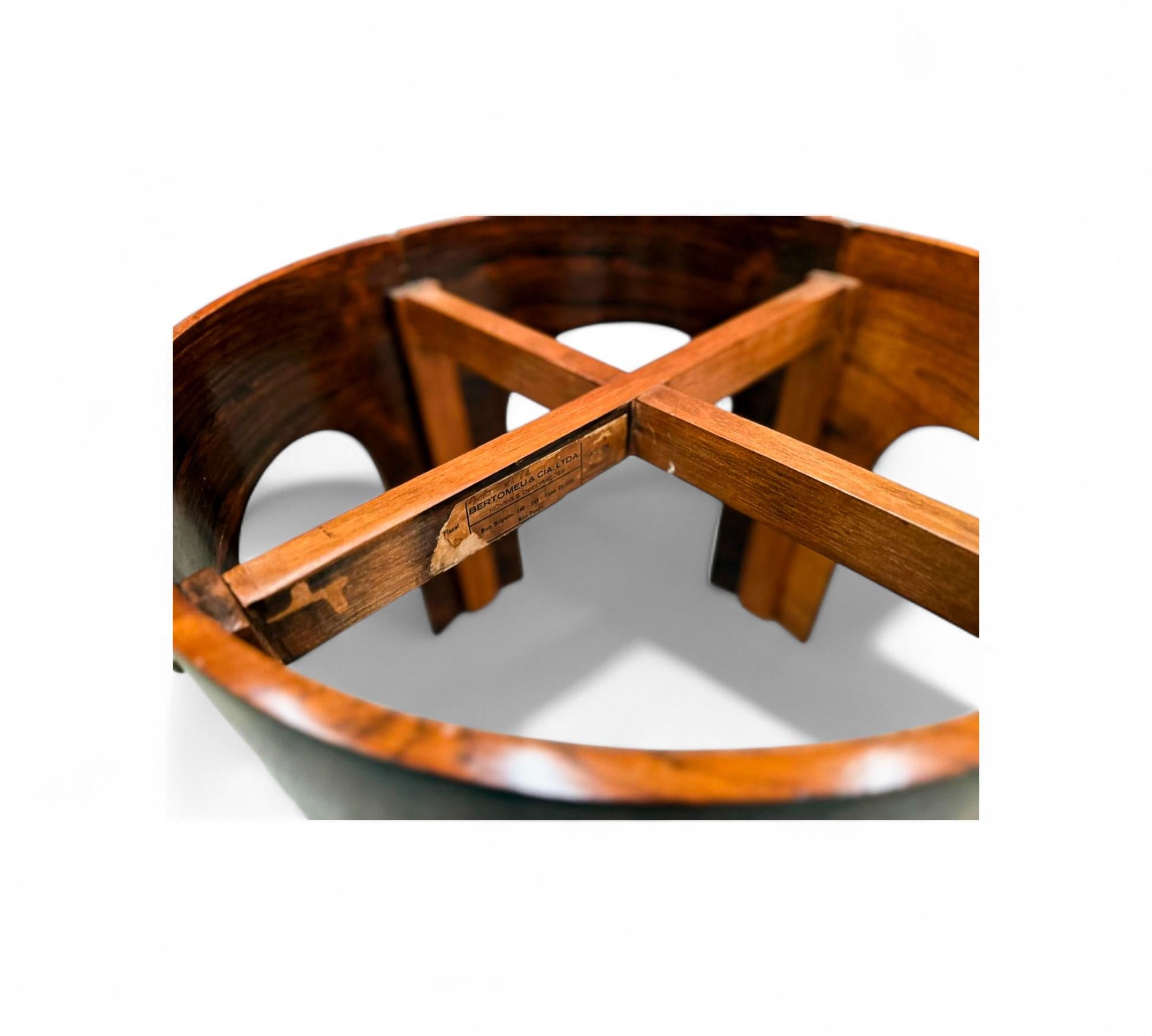 Table d'appoint brésilienne moderne du milieu du siècle en bois dur et laiton, Bertomeu, 1960 en vente 2