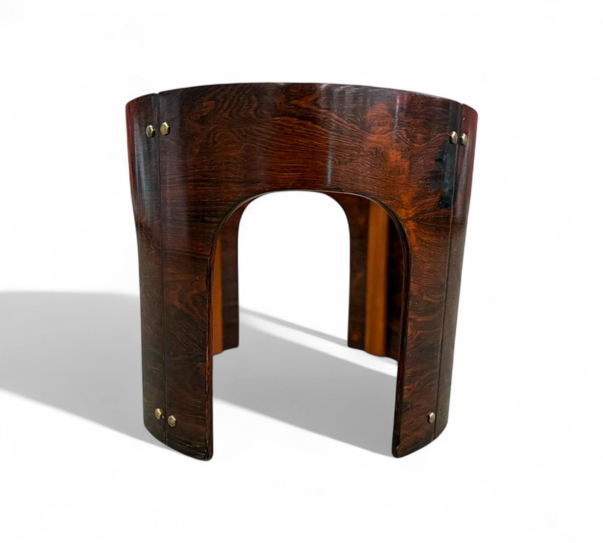 Mid-Century Modern Table d'appoint brésilienne moderne du milieu du siècle en bois dur et laiton, Bertomeu, 1960 en vente