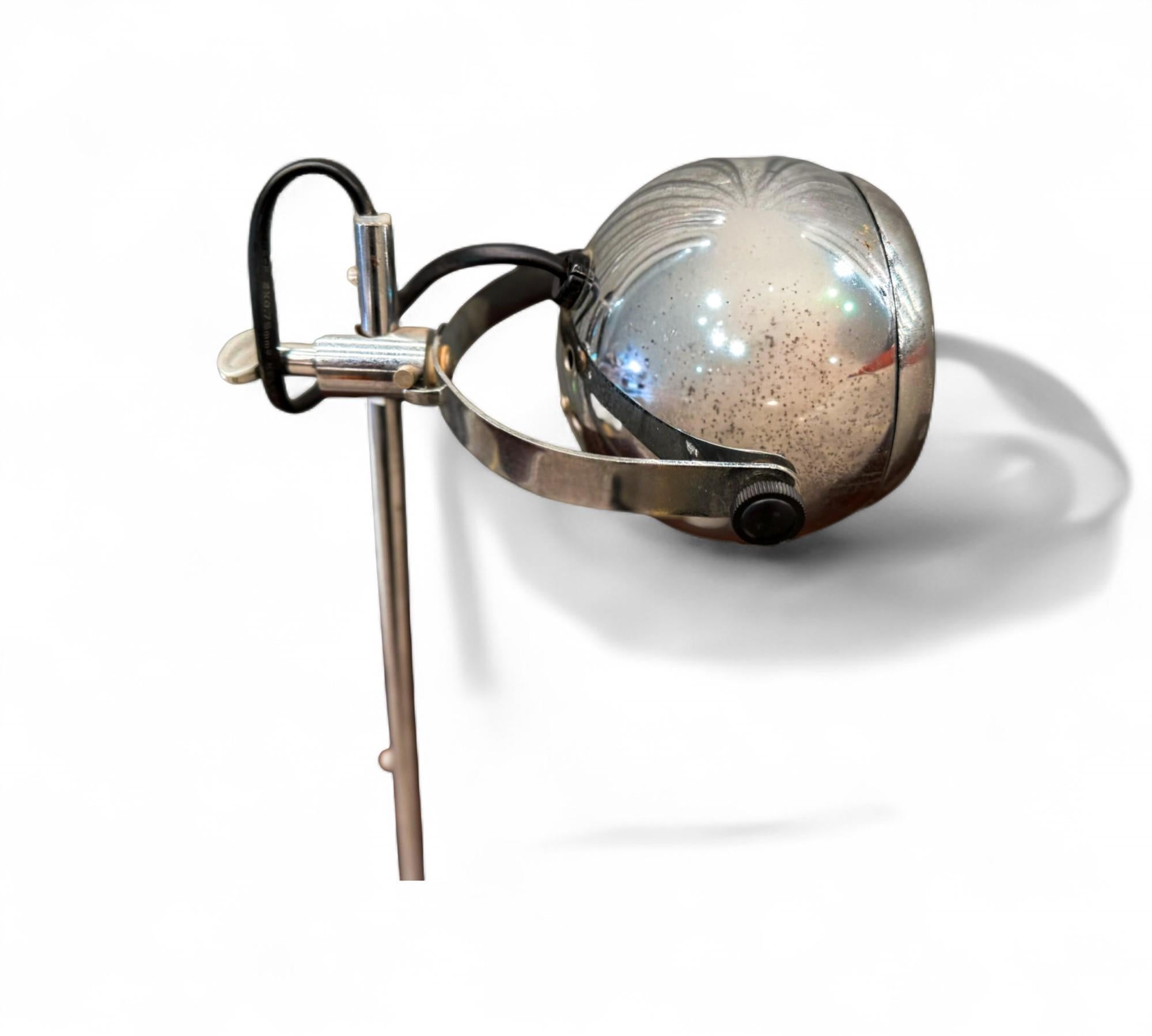 Lámparas de mesa modernas brasileñas de mediados de siglo chapadas en cromo, Desconocido, Años 60 en venta 5