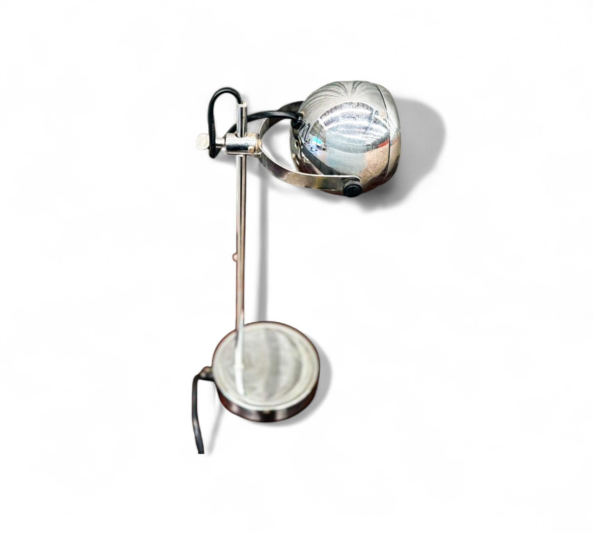 Lámparas de mesa modernas brasileñas de mediados de siglo chapadas en cromo, Desconocido, Años 60 en venta 6