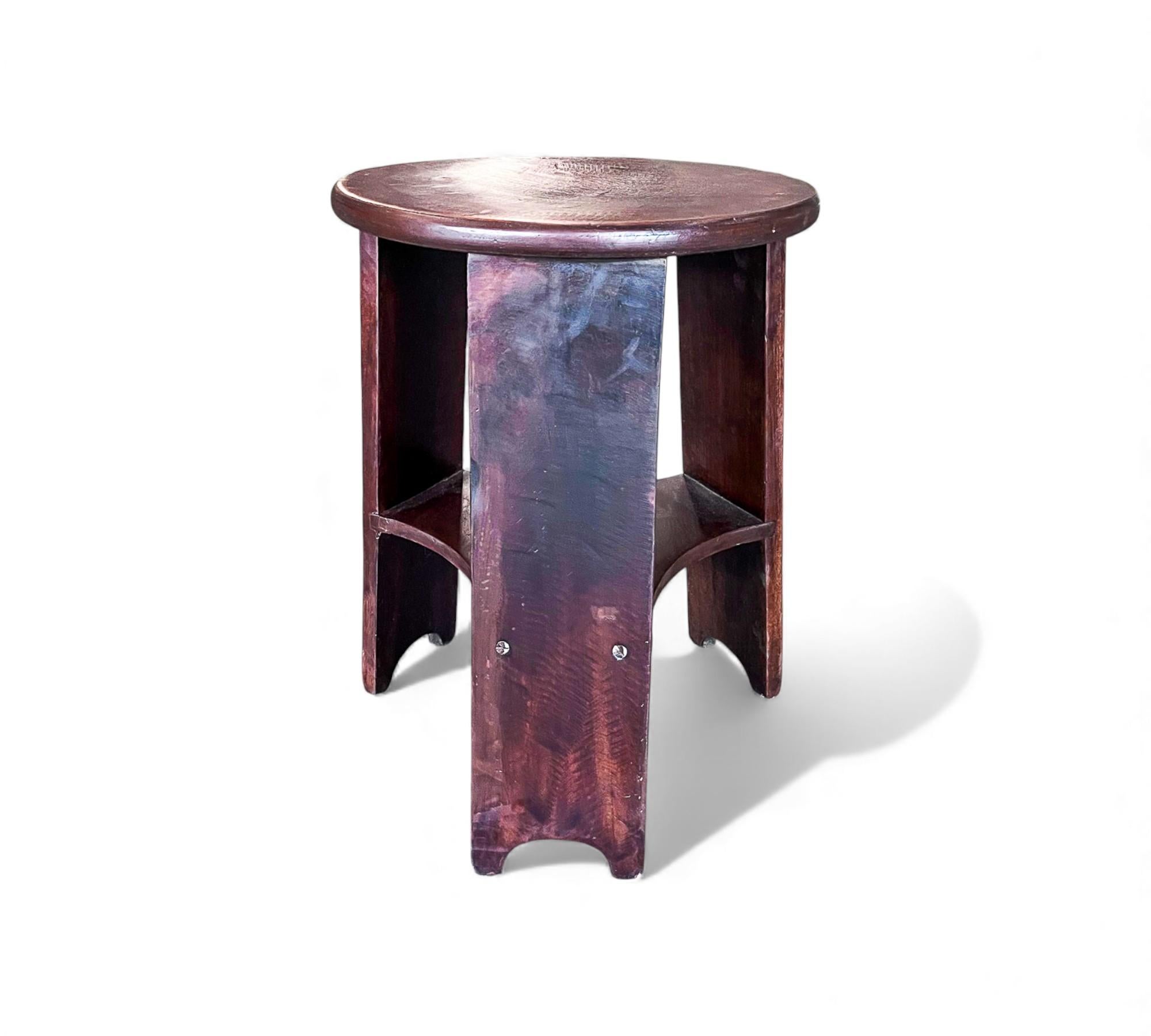 Taburete Redondo Brasileño de Tres Patas Moderno de Mitad de Siglo en Madera Dura, Cimo Carpintería en venta