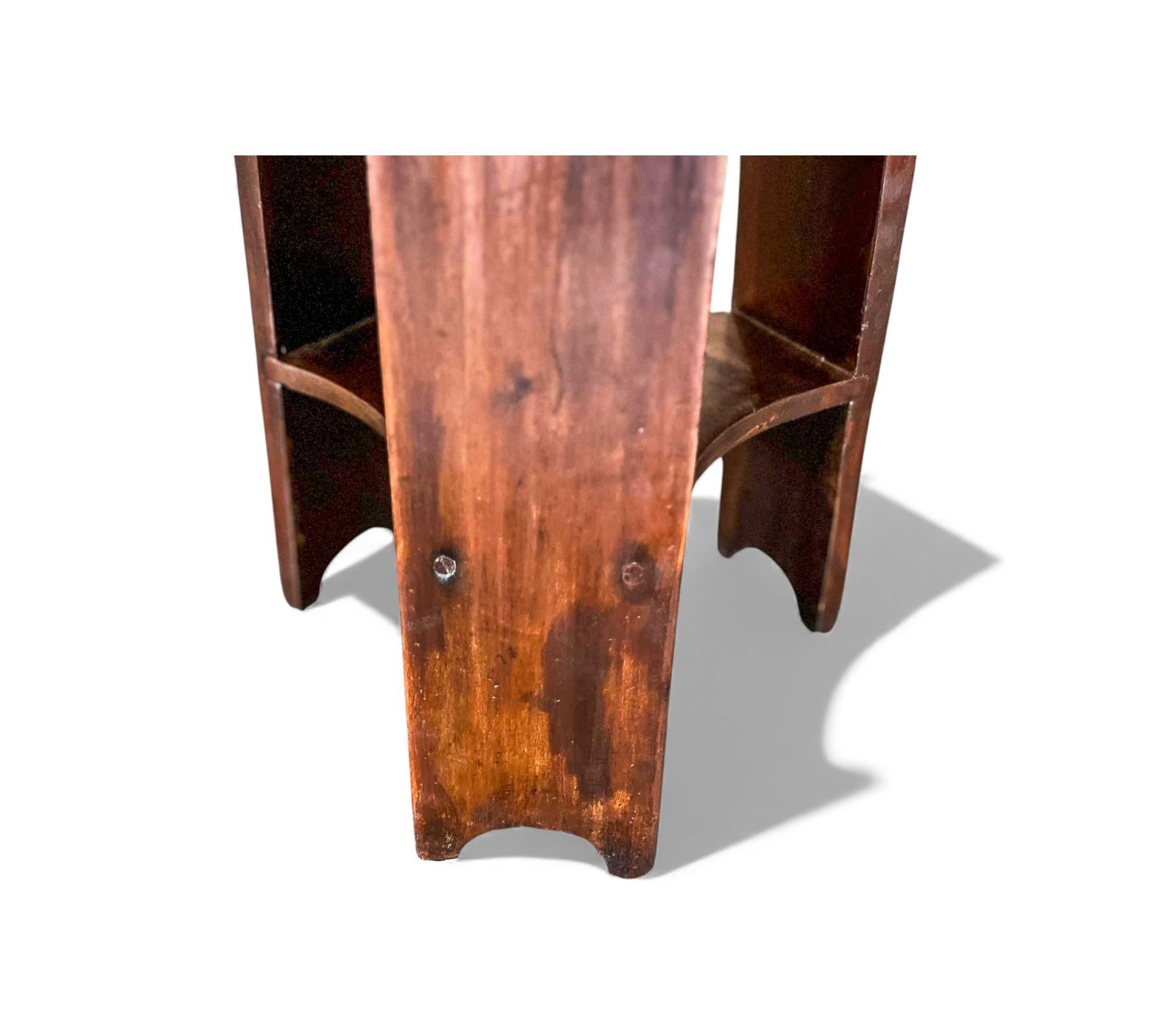 Taburete Redondo Brasileño de Tres Patas Moderno de Mitad de Siglo en Madera Dura, Cimo siglo XX en venta