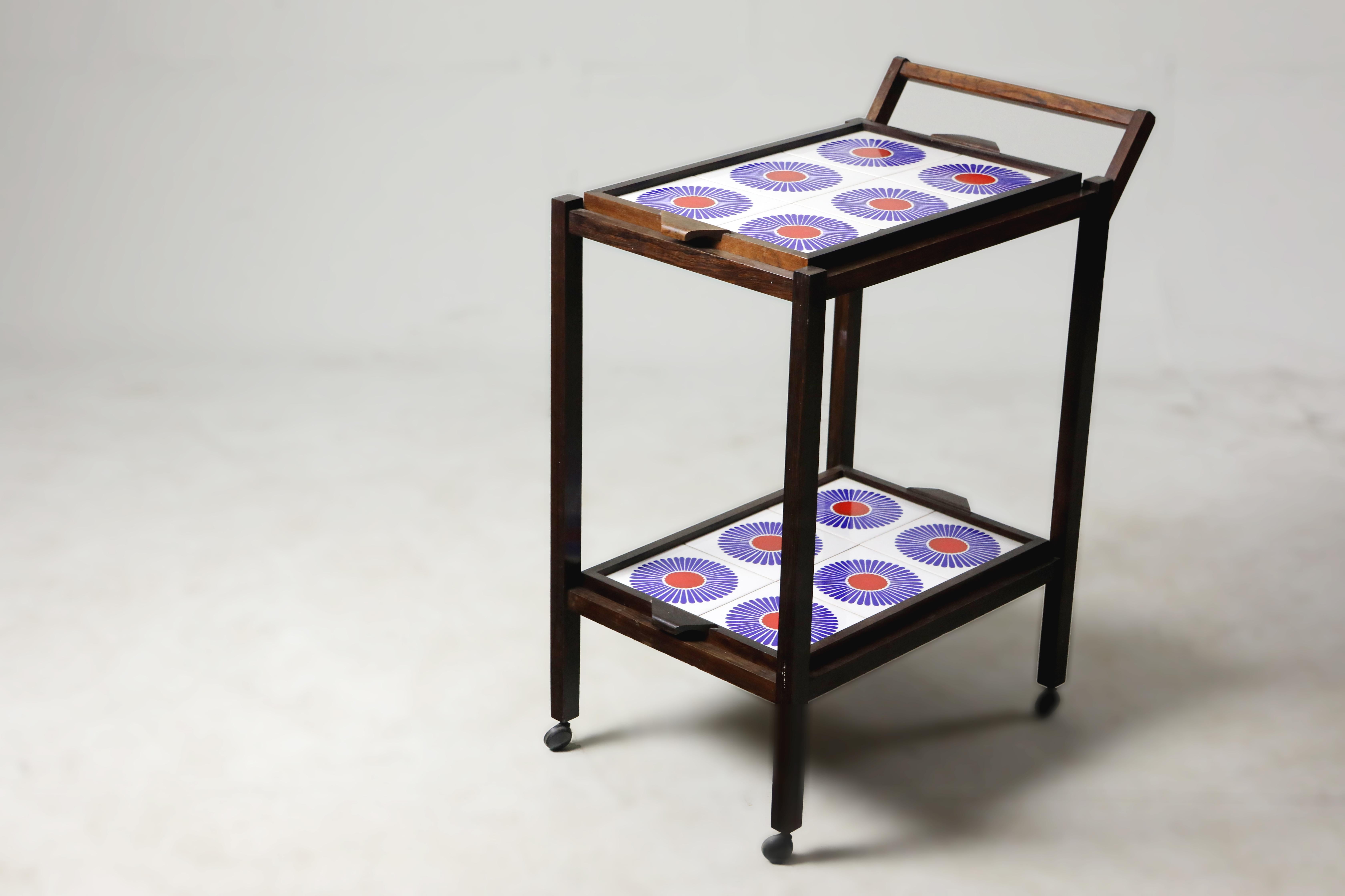 Brazilian Mid-Century Modern Tiled Tea-Cart with Removable Trays, Brazil, 1960s In Good Condition For Sale In Deerfield Beach, FL