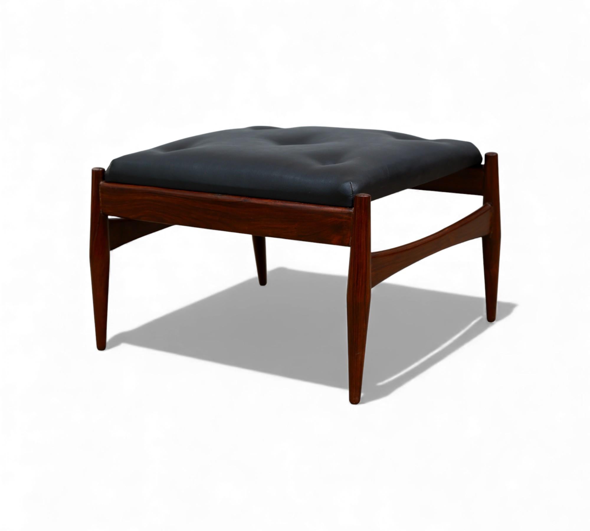 Brazilian Mid-Century Ottoman in Hardwood & Leather, Liceu de Artes, 1960s (Brasilianisch) im Angebot