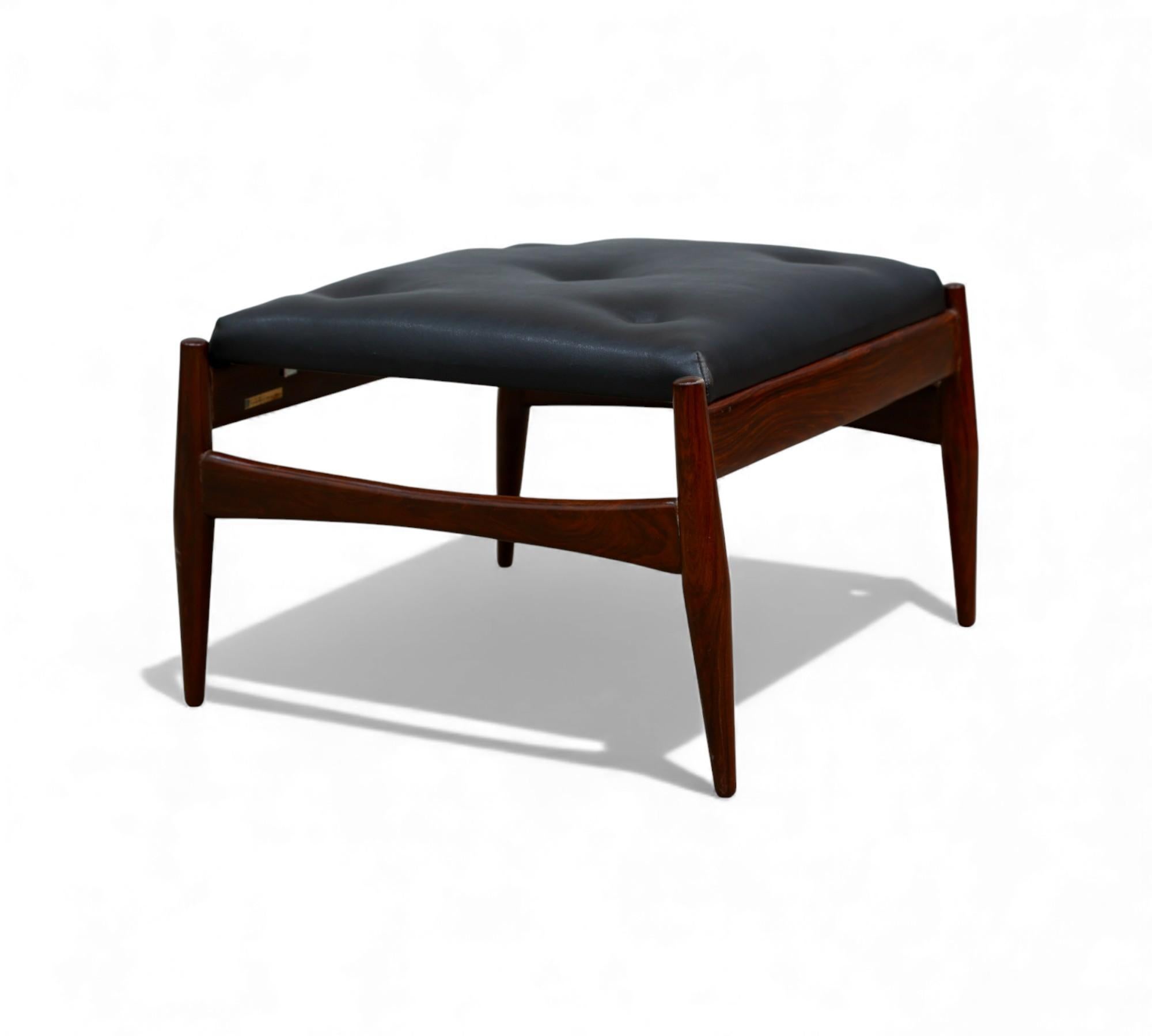 Brazilian Mid-Century Ottoman in Hardwood & Leather, Liceu de Artes, 1960s (Holzarbeit) im Angebot