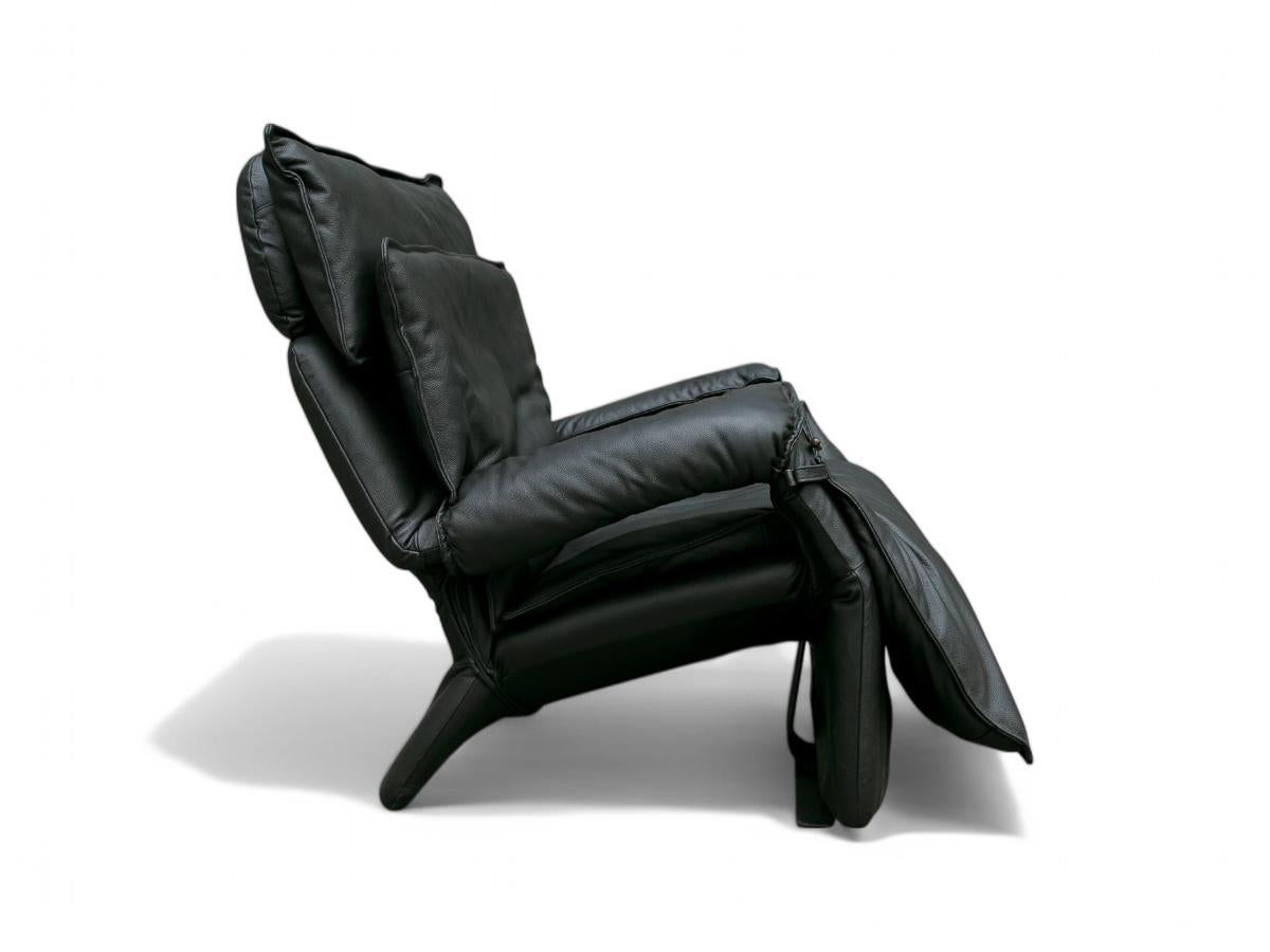 Available today, with domestic shipping in the NYC metro area included, this Brazilian Mid-Century Reclining Chair in Leather by Percival Lafer, c. 1980s, is nothing less than gorgeous!  

This mid-century modern reclining chair features an iron