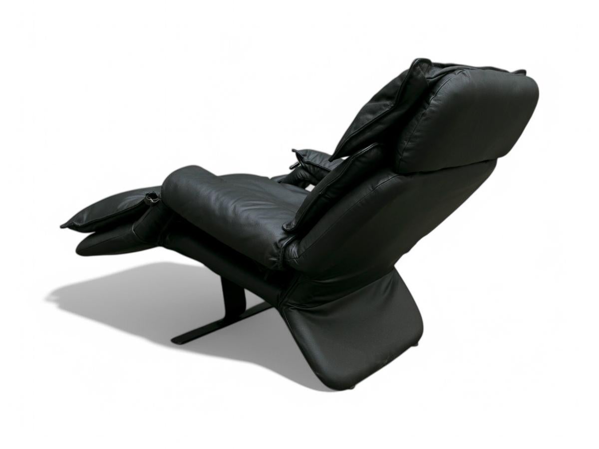 Metalwork Brazilian Mid-Century Reclining Chair in Leather by Percival Lafer, c. 1980s For Sale