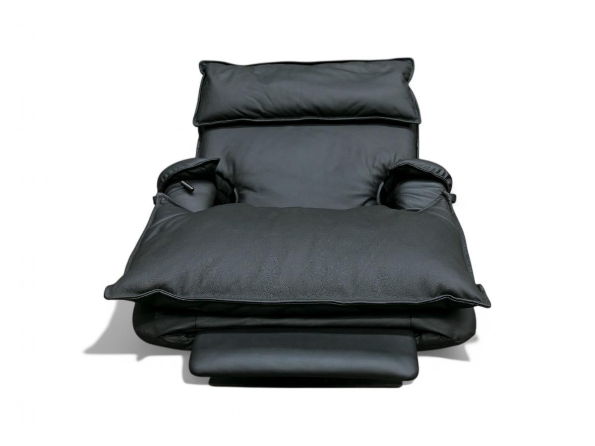 Brazilian Mid-Century Reclining Chair in Leather by Percival Lafer, c. 1980s In Good Condition For Sale In New York, NY