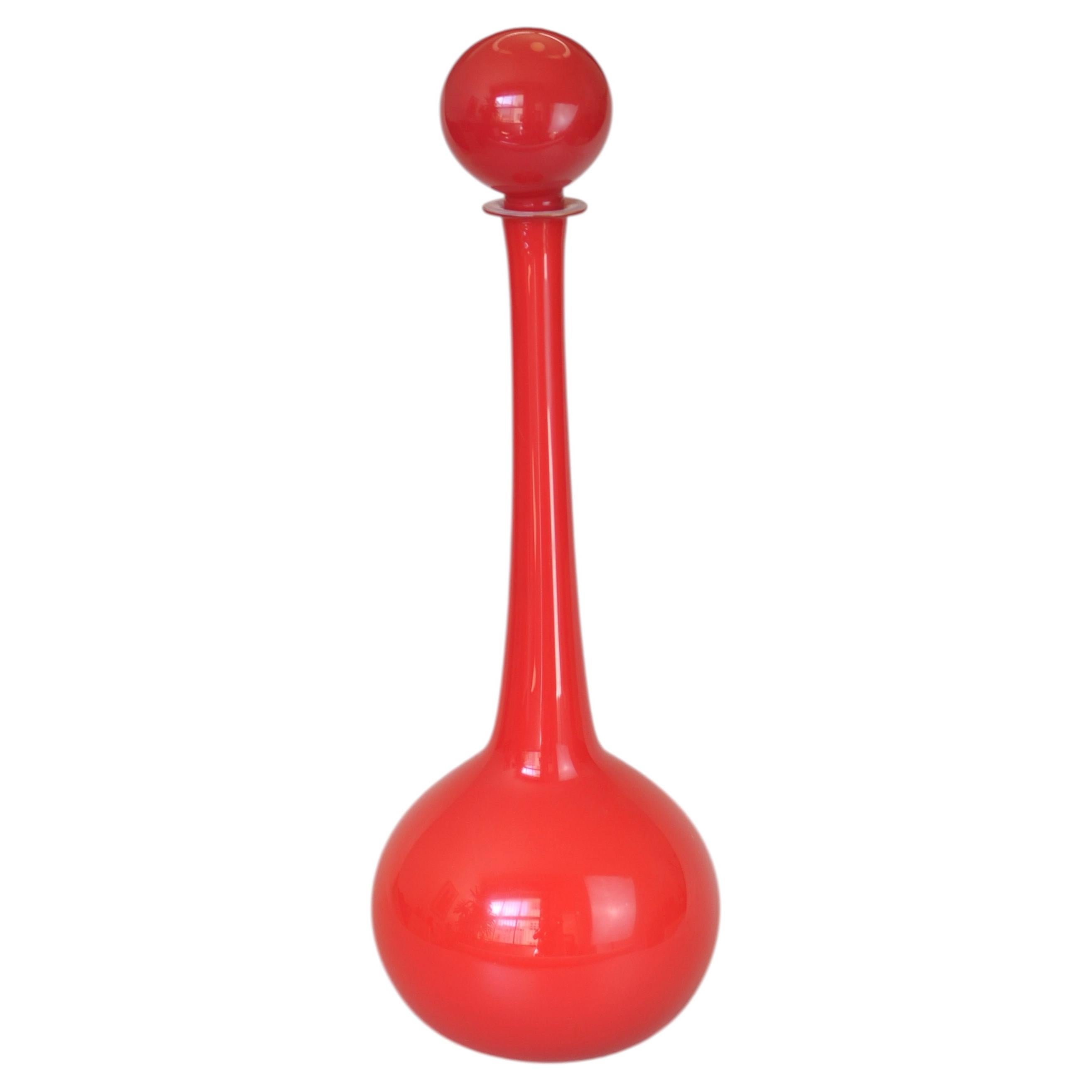 Bottiglia brasiliana in vetro di Murano rosso, stile Mid-Century in vendita