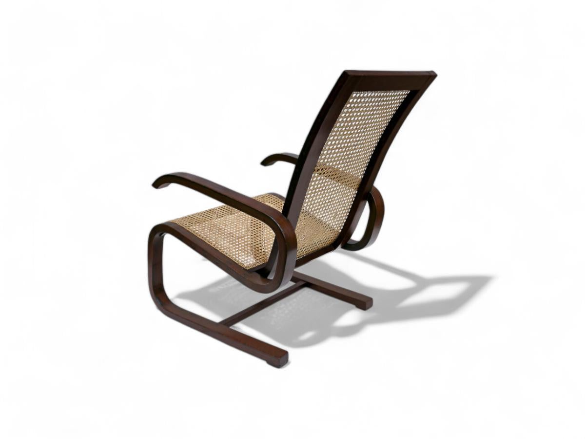 Mid-Century Modern Fauteuil à bascule brésilien du milieu du siècle en bois dur et cannage, Unknown, c. 1960's en vente