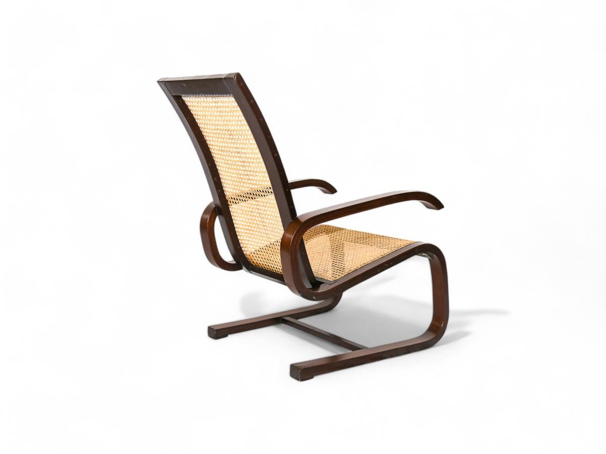 Fauteuil à bascule brésilien du milieu du siècle en bois dur et cannage, Unknown, c. 1960's Bon état - En vente à New York, NY