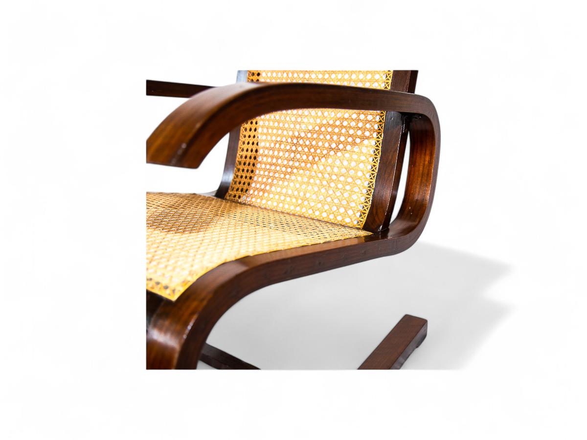 Fauteuil à bascule brésilien du milieu du siècle en bois dur et cannage, Unknown, c. 1960's en vente 1