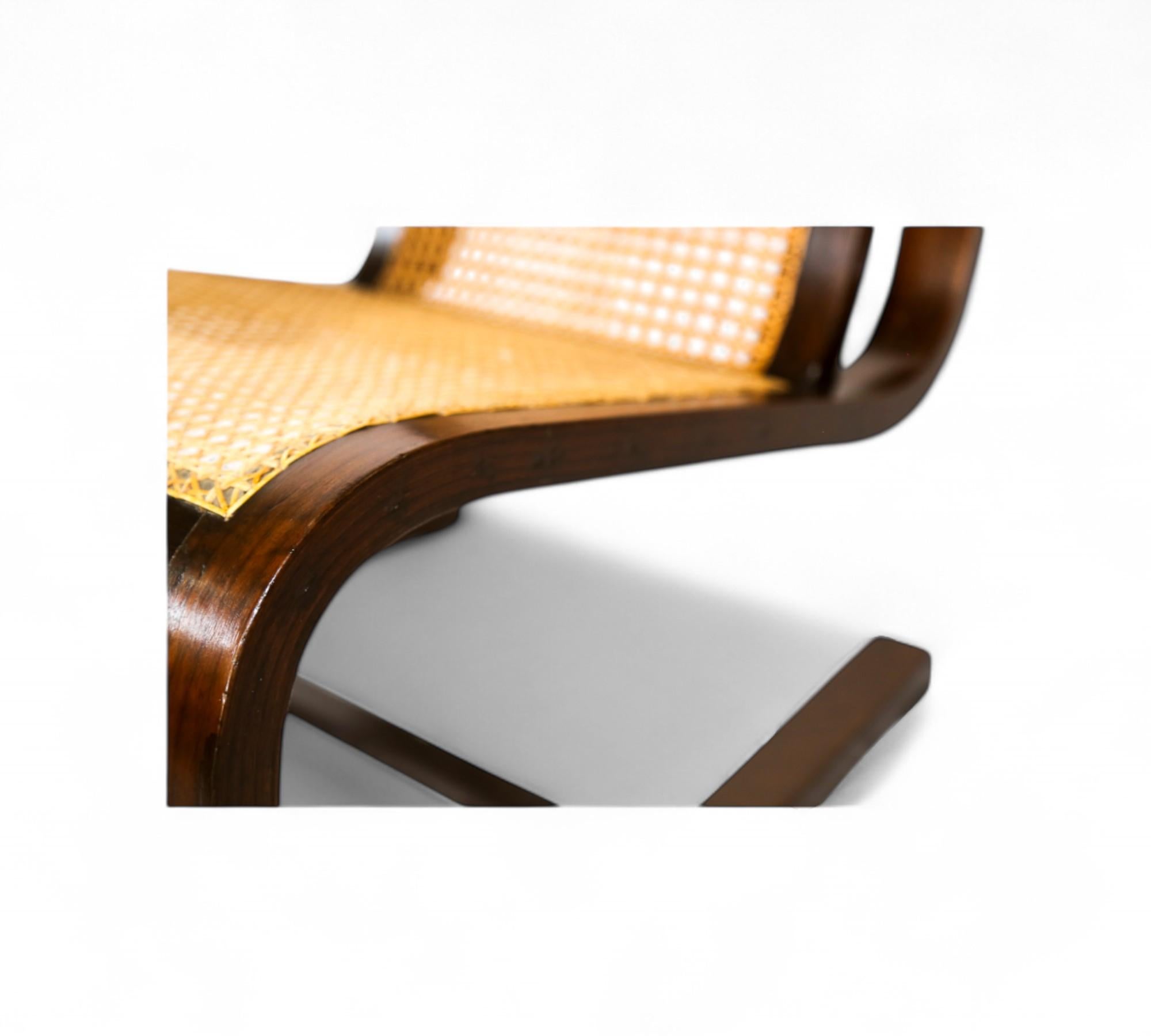 Fauteuil à bascule brésilien du milieu du siècle en bois dur et cannage, Unknown, c. 1960's en vente 1