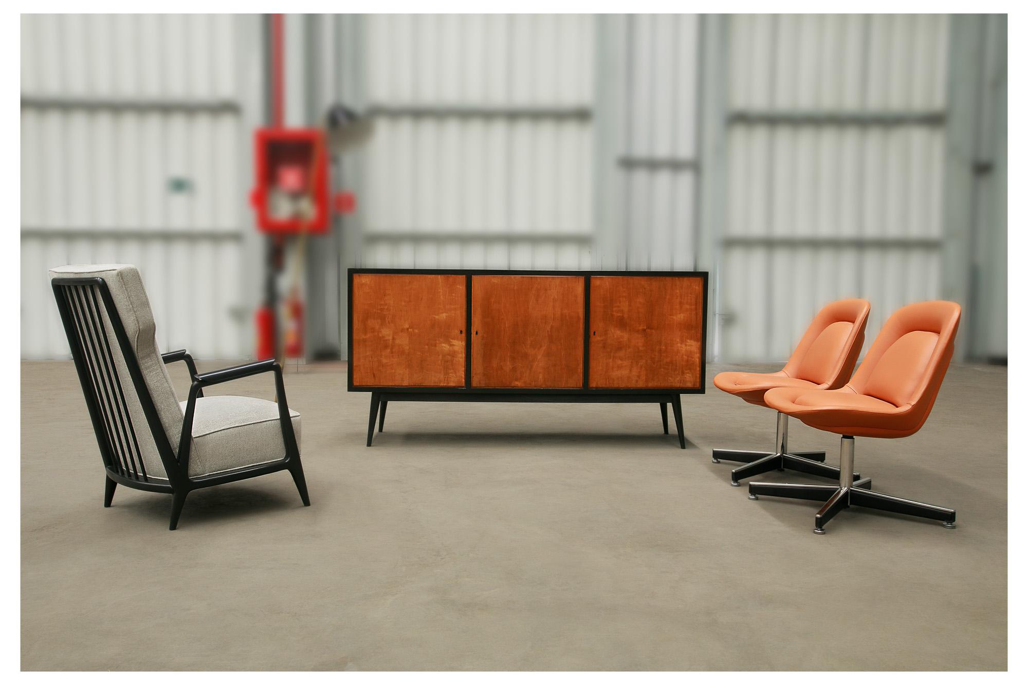Aluminium Ensemble de deux chaises pivotantes brésiliennes du milieu du siècle dernier par Forma, vers 1970 en vente