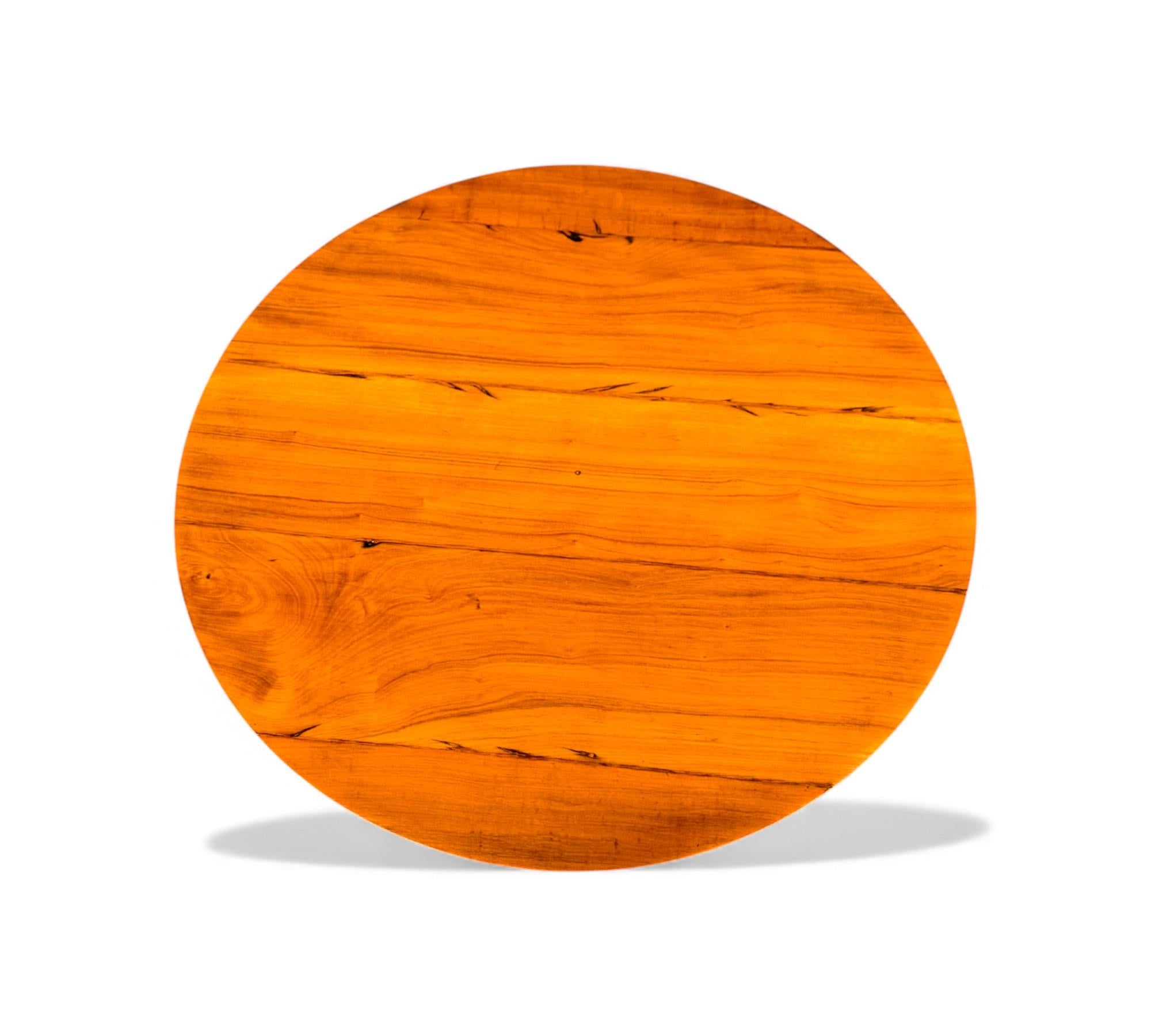 Table d'appoint brésilienne du milieu du siècle à trois pieds en bois dur, inconnu, années 1950 Bon état - En vente à New York, NY