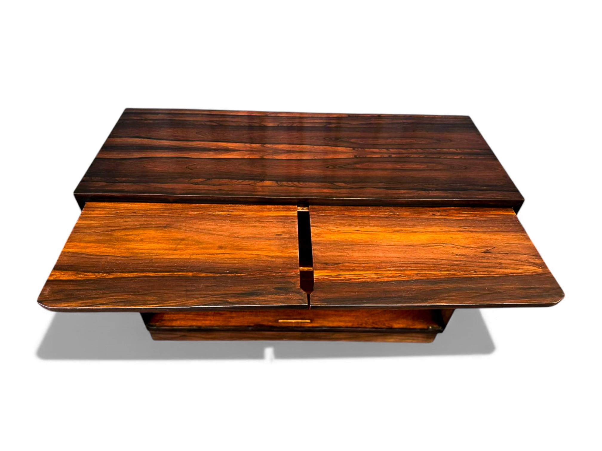 Brasiliano Credenza brasiliana di metà secolo in legno duro, Ando & Cia, anni '60 in vendita