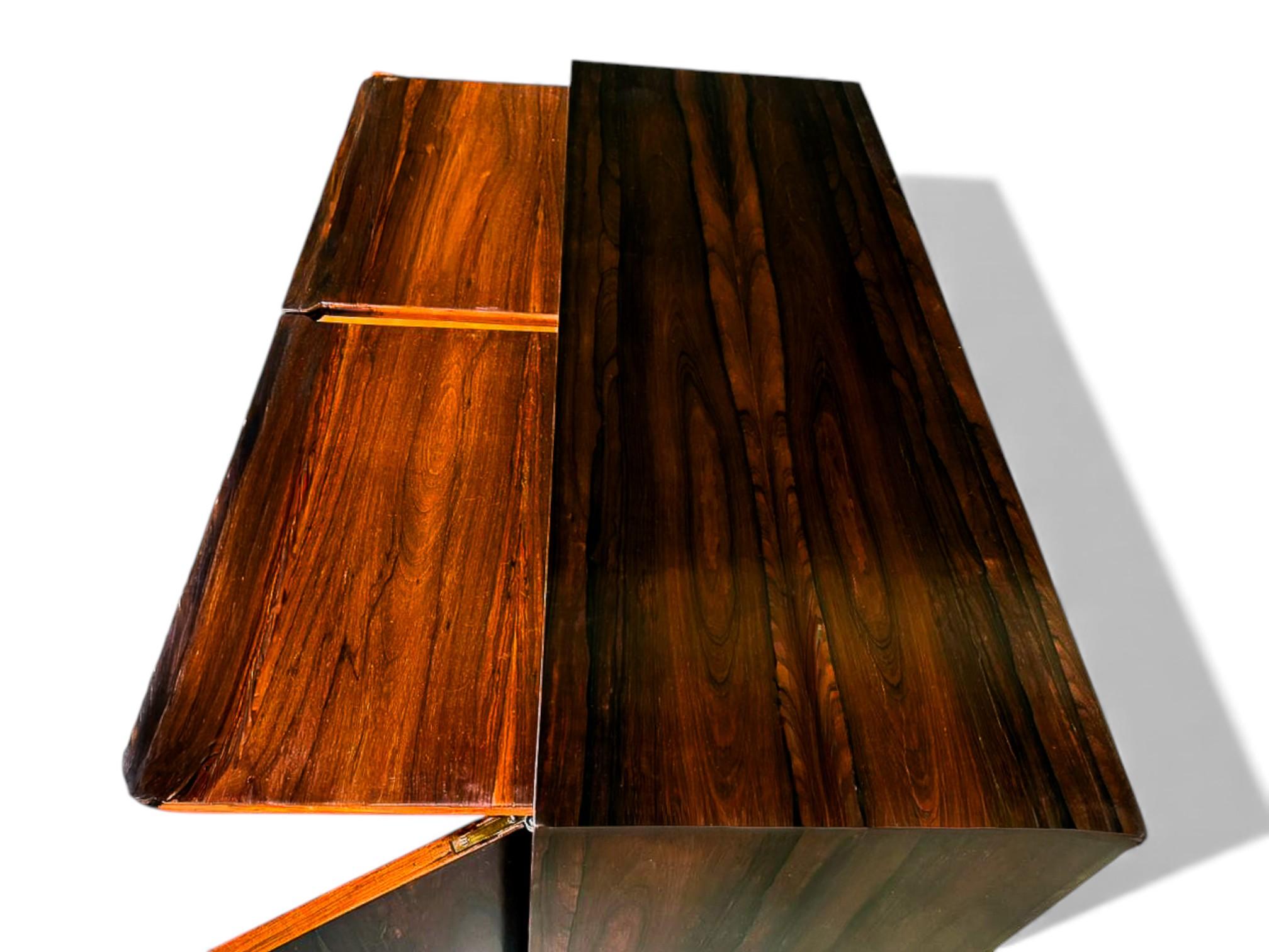 Legno massiccio Credenza brasiliana di metà secolo in legno duro, Ando & Cia, anni '60 in vendita