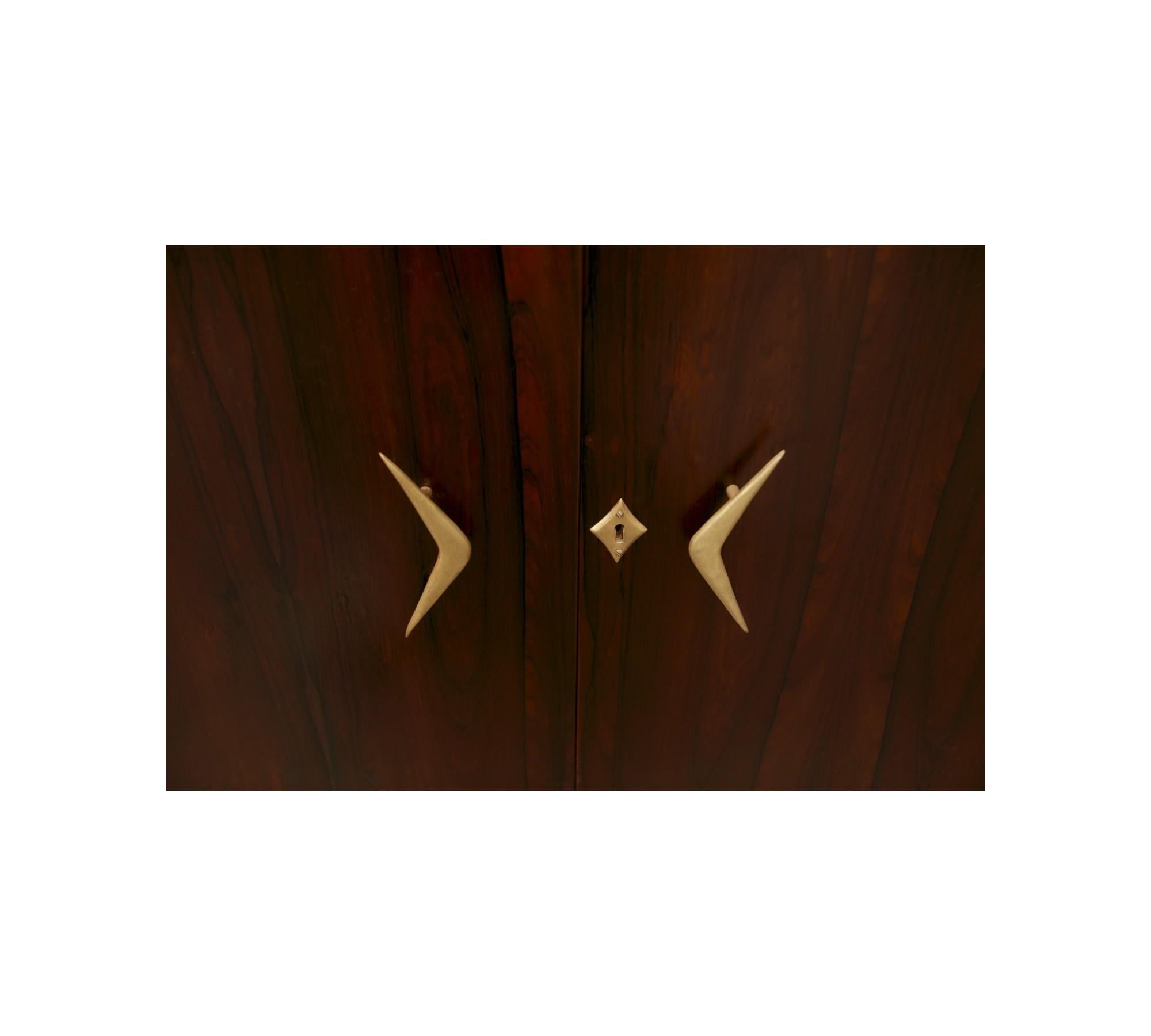 Mid-Century moderno Credenza brasiliana di metà secolo in legno duro di Ando & Cia, anni '60 in vendita
