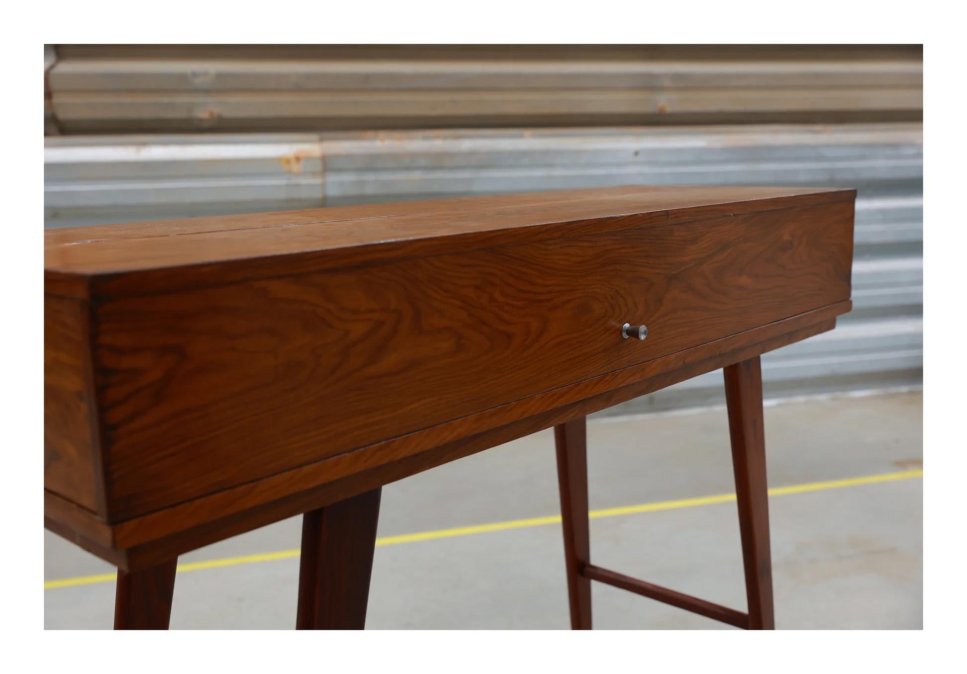 Aparador brasileño de mediados de siglo en madera dura con apertura frontal, Desconocido, Años 60 en venta 2