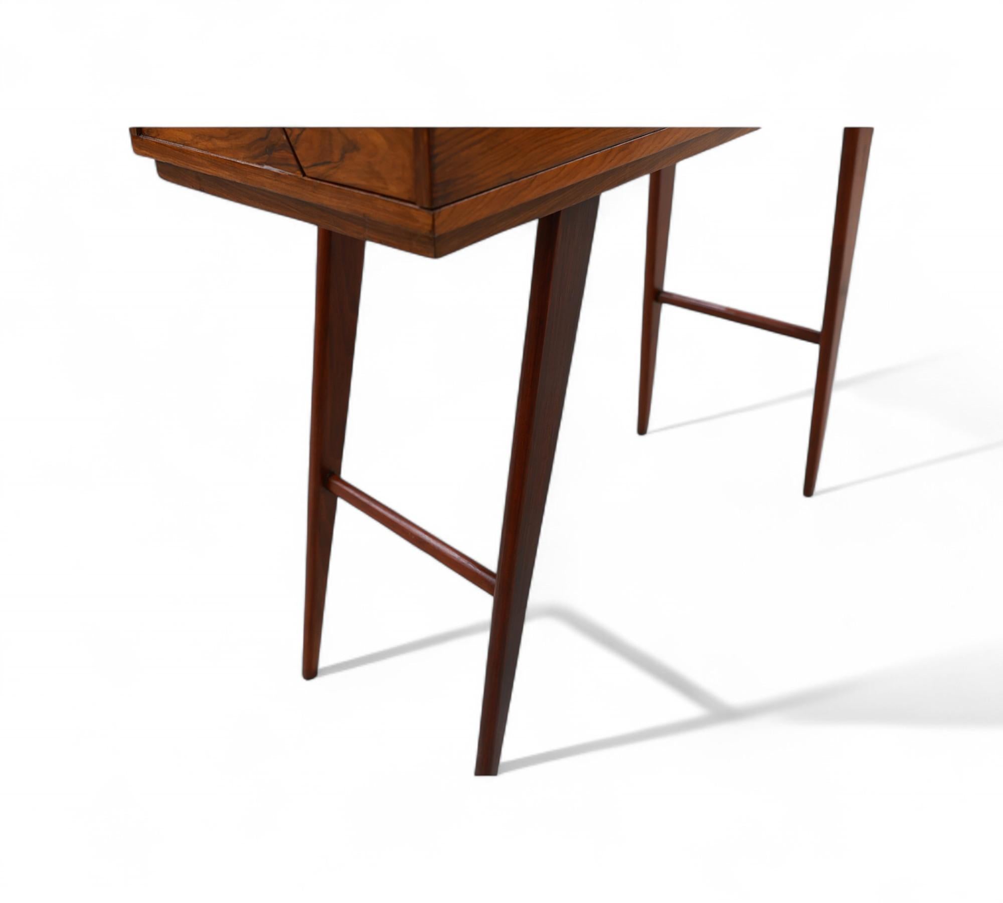 Buffet brésilien du milieu du siècle en bois dur avec ouverture frontale, Unknown, années 1960 en vente 3