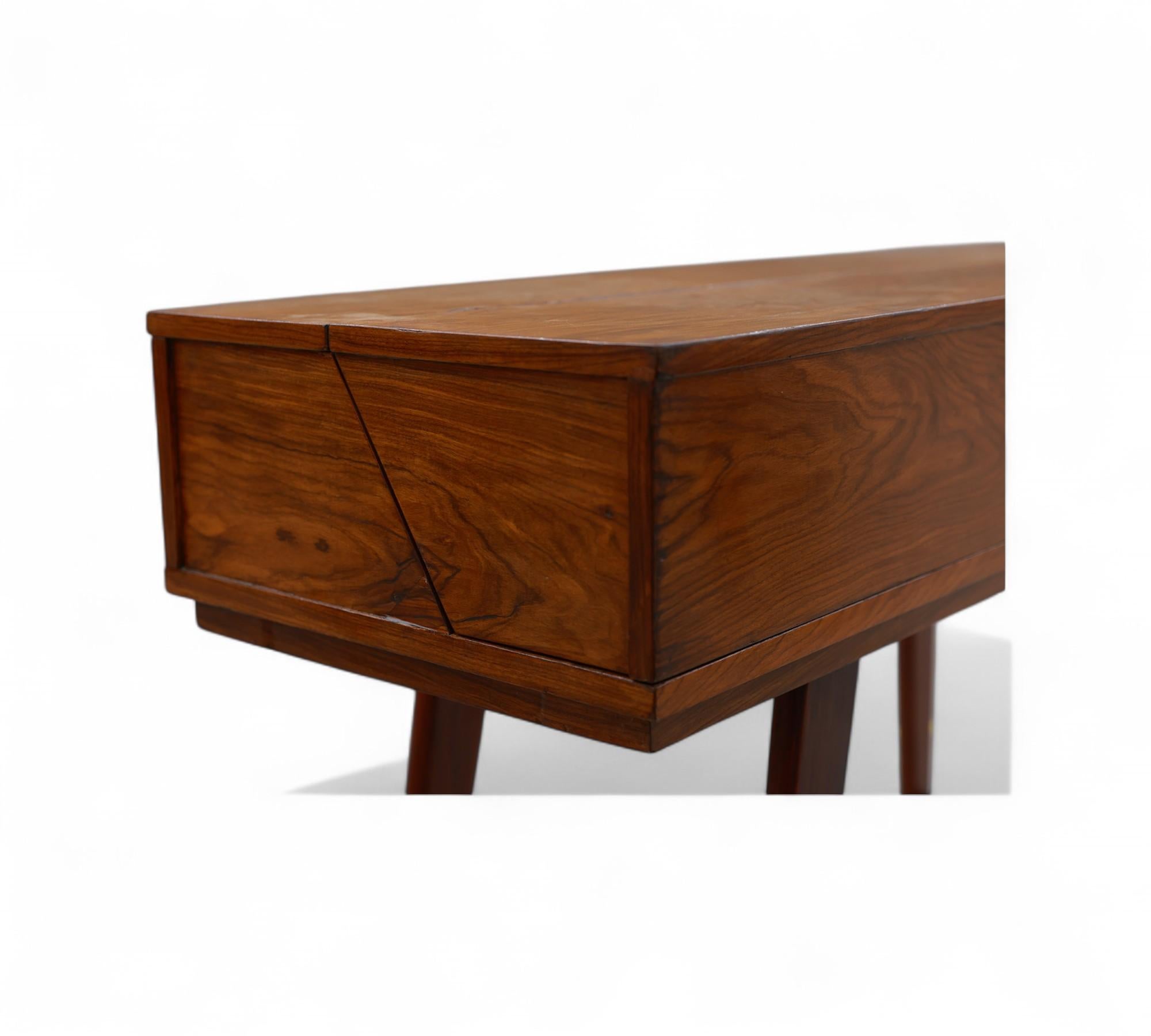 Buffet brésilien du milieu du siècle en bois dur avec ouverture frontale, Unknown, années 1960 en vente 4