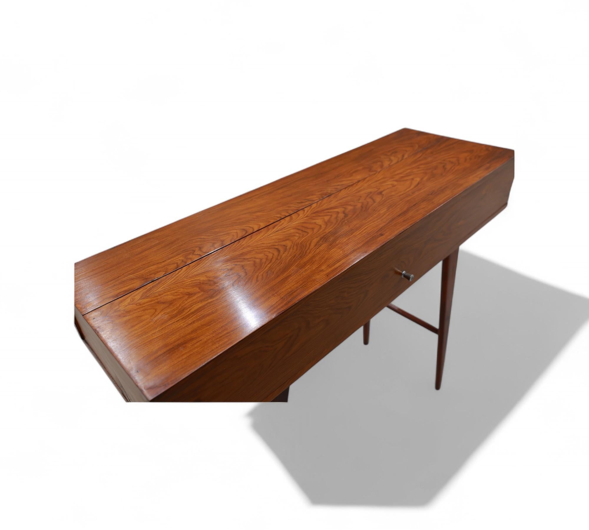 Buffet brésilien du milieu du siècle en bois dur avec ouverture frontale, Unknown, années 1960 en vente 6
