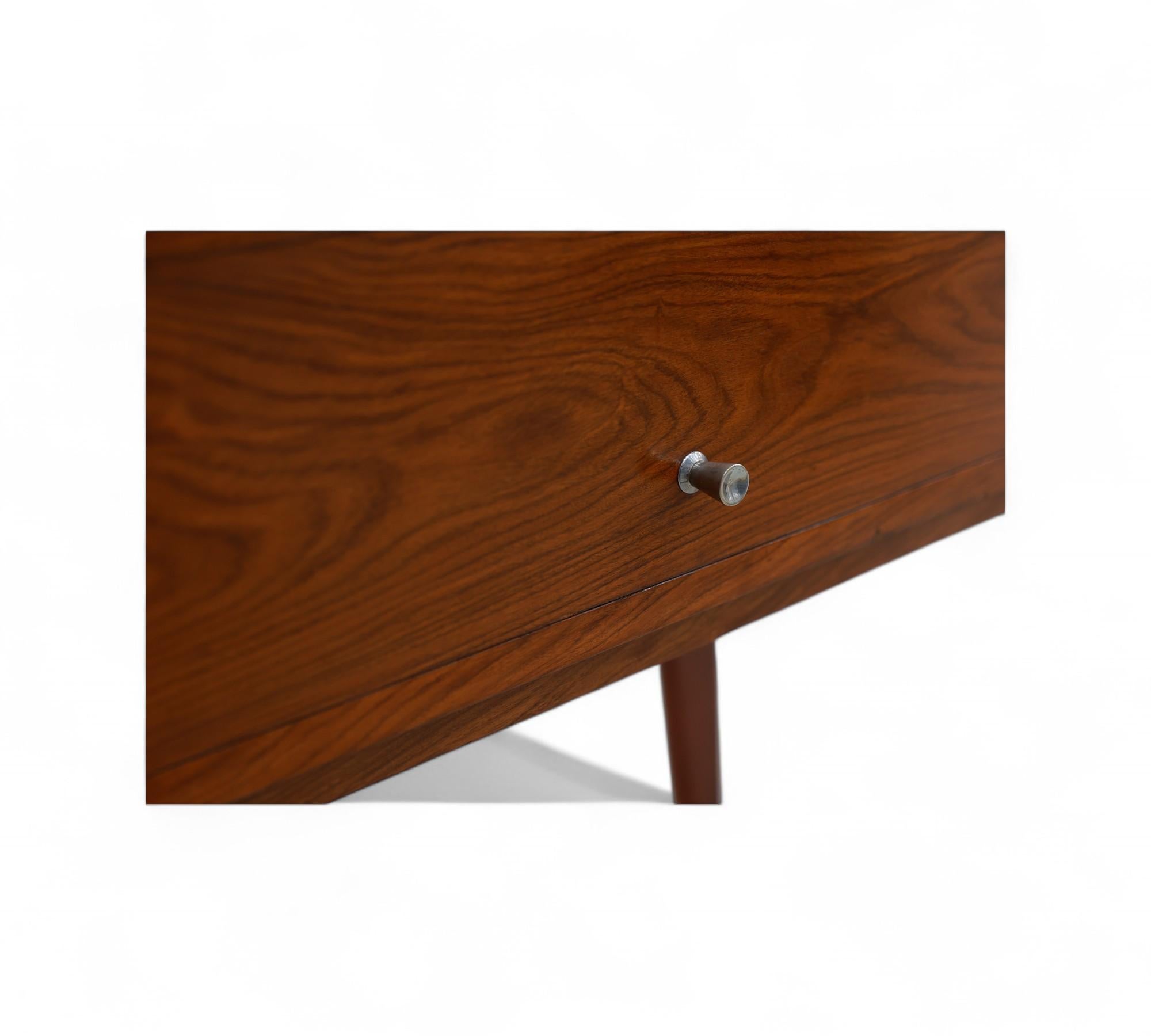 Sud-américain Buffet brésilien du milieu du siècle en bois dur avec ouverture frontale, Unknown, années 1960 en vente