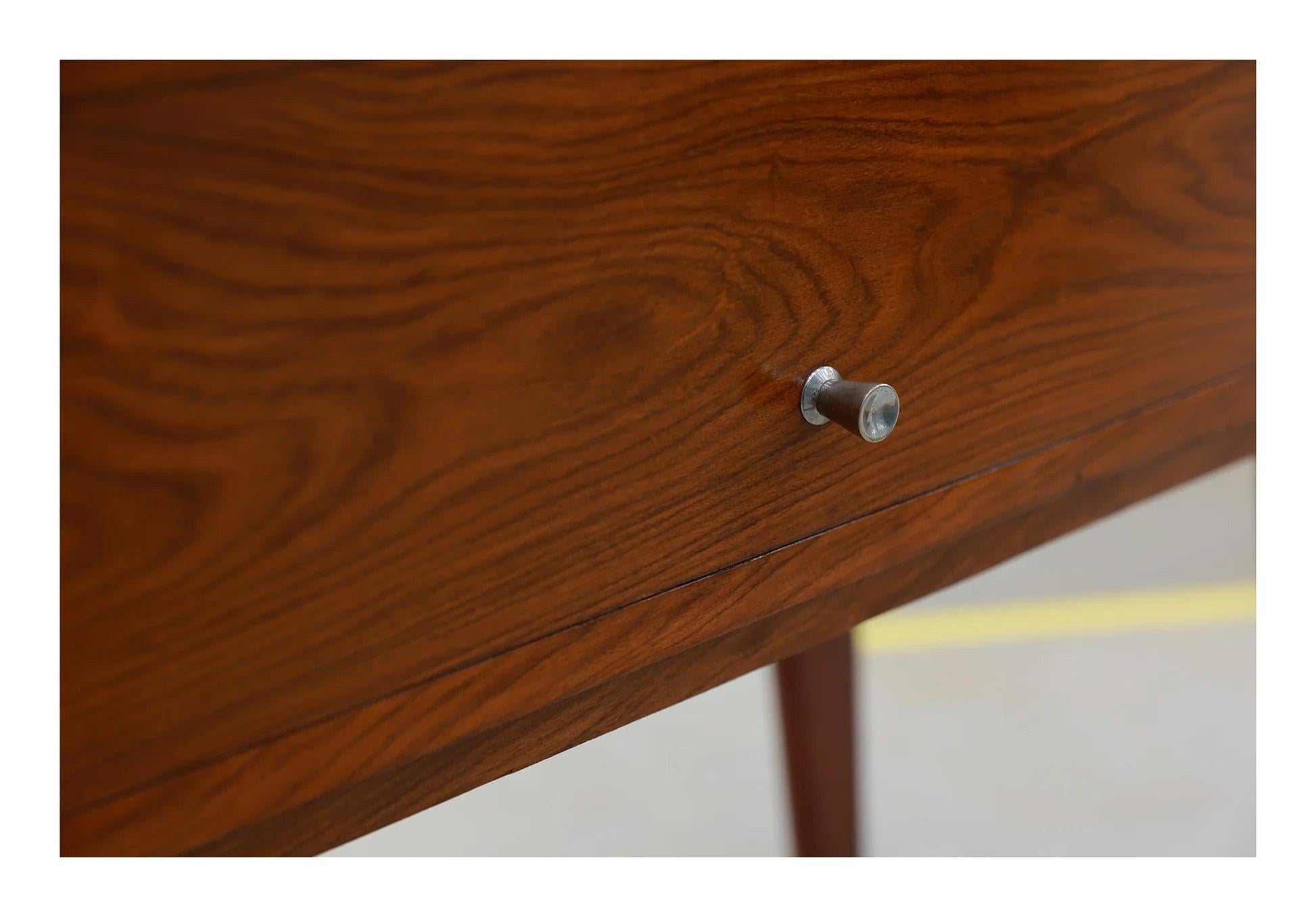 Aparador brasileño de mediados de siglo en madera dura con apertura frontal, Desconocido, Años 60 en venta 1