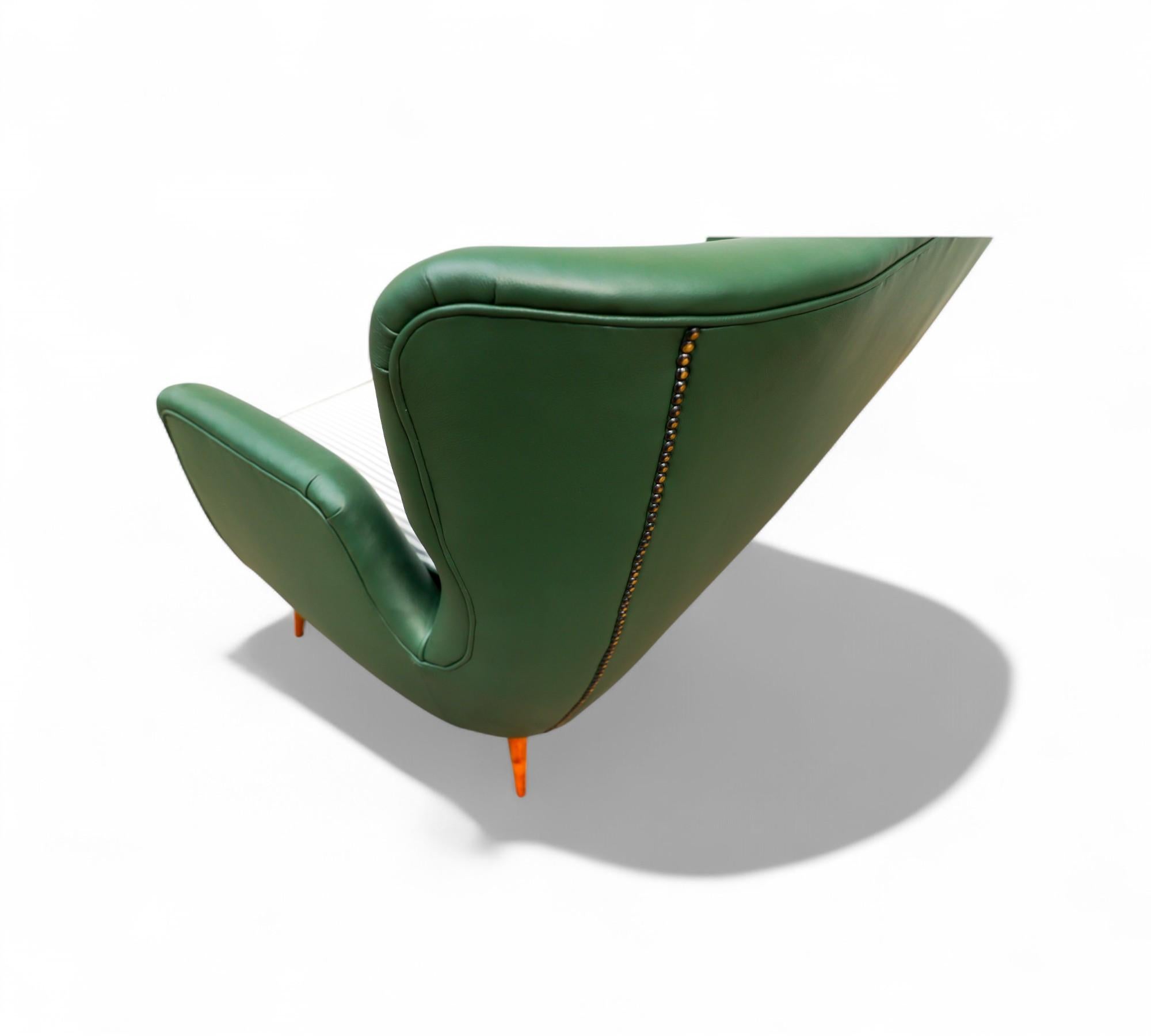 Brazilian Mid-Century Sofa in Hardwood, Leather and Fabric by Carlo Hauner 1950s For Sale 4