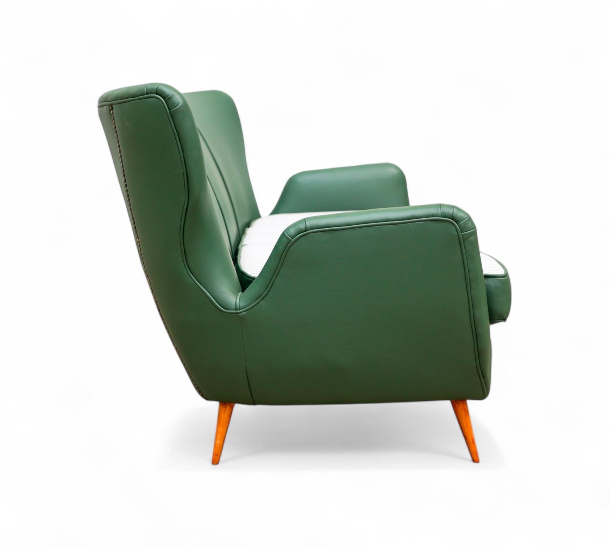 Brazilian Mid-Century Sofa in Hardwood, Leather and Fabric by Carlo Hauner 1950s In Good Condition For Sale In New York, NY