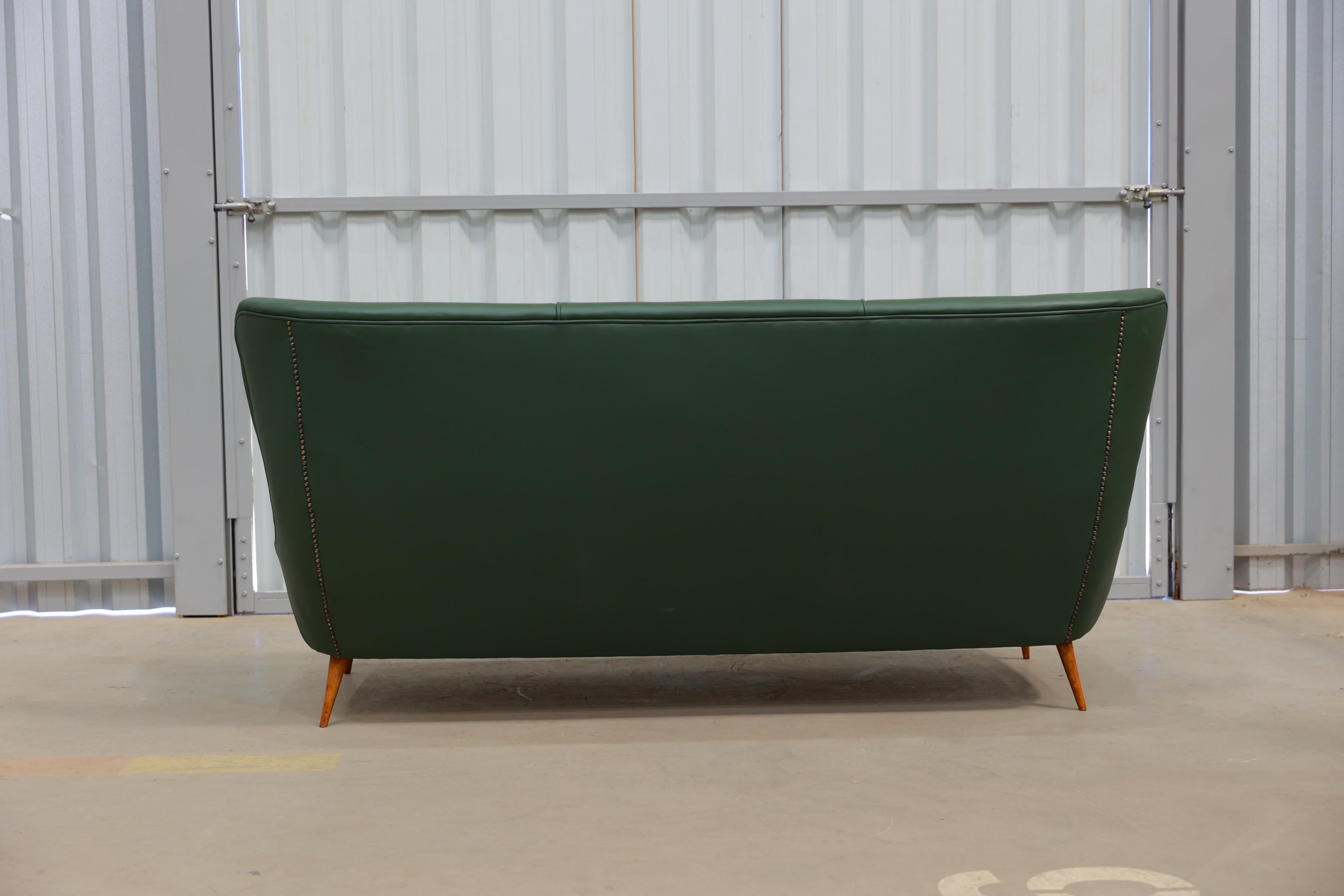 Canapé brésilien du milieu du siècle en bois dur, cuir et tissu par Carlo Hauner années 1950 en vente 1