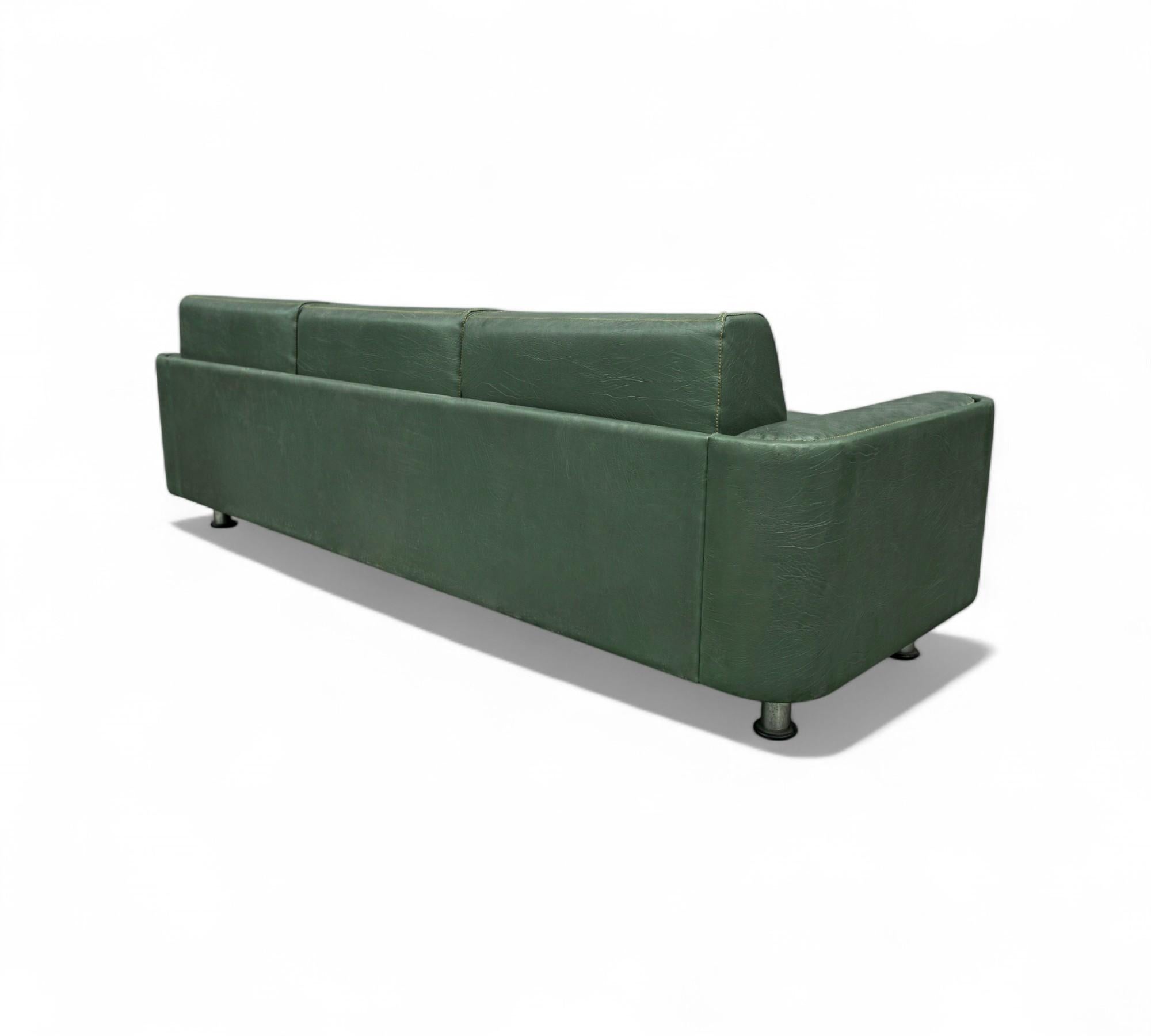 Brésilien Canapé brésilien du milieu du siècle en Wood et cuir, Jorge Zalszupin, c.C. 1970 en vente