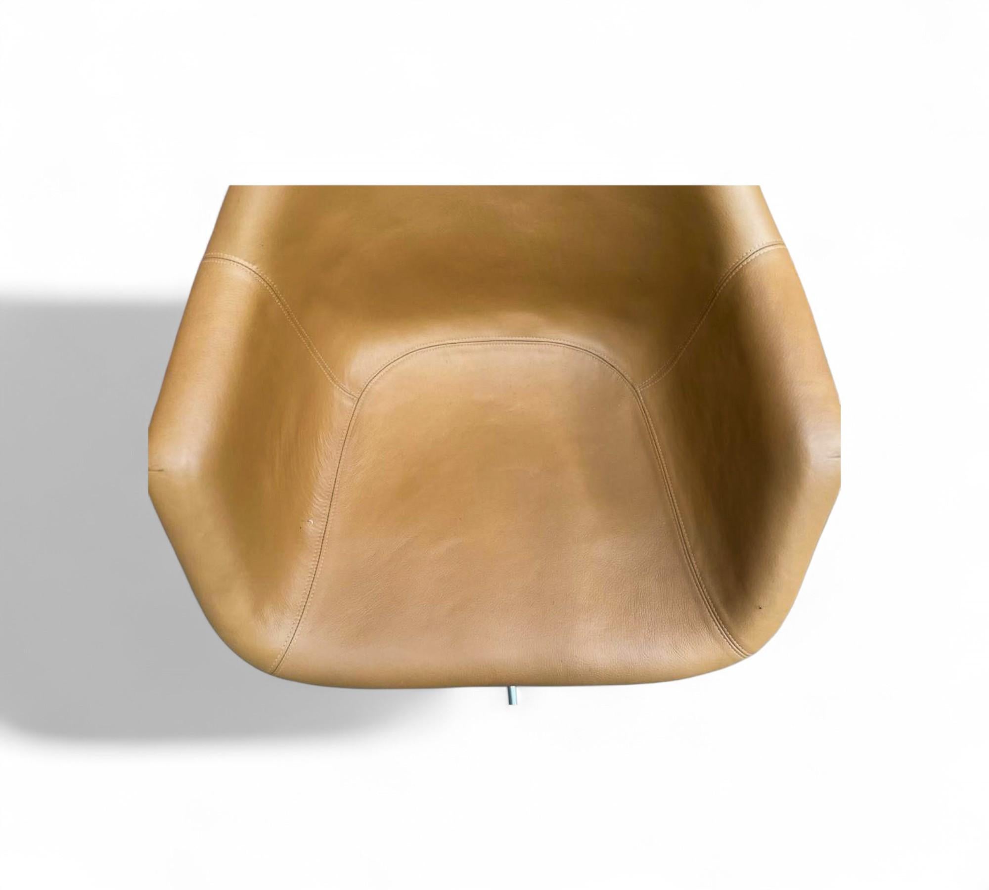 Brésilien Fauteuil pivotant brésilien du milieu du siècle en cuir et métal, Jorge Zalszupin, années 1960 en vente