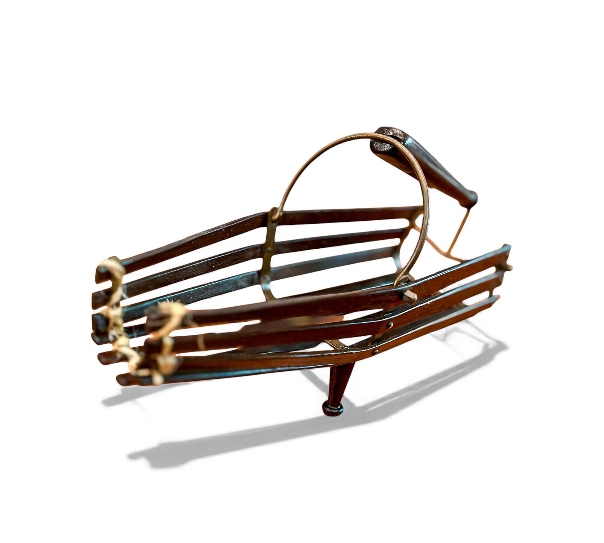 Brasilianischer Weinhalter aus der Mitte des Jahrhunderts aus Hartholz und Metall, Unbekannt, 1960er Jahre (Metallarbeit) im Angebot