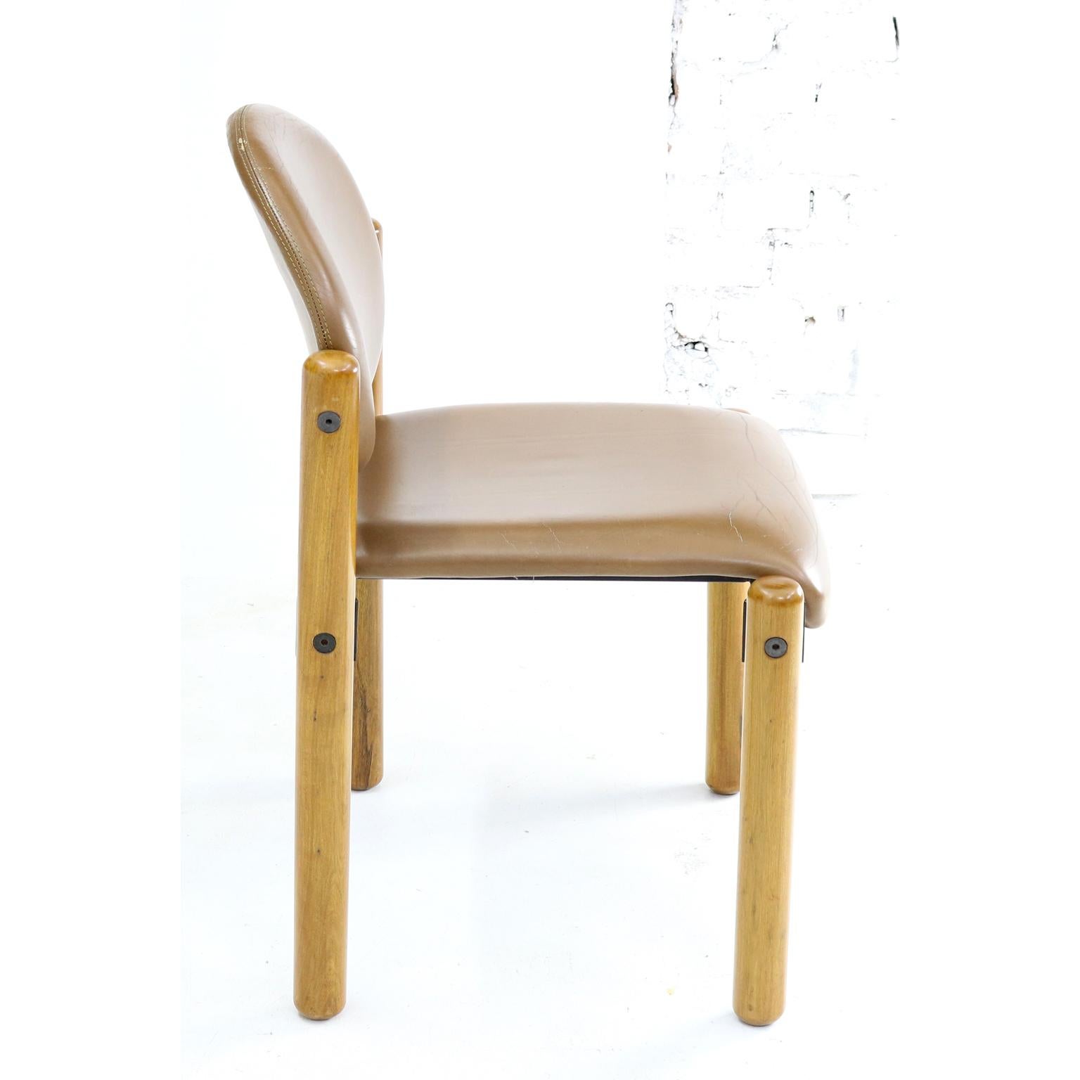 Brazilian midcentury chair designed by Sergio Rodrigues, 1980s.
Materials: freijo wood and synthetic leather.