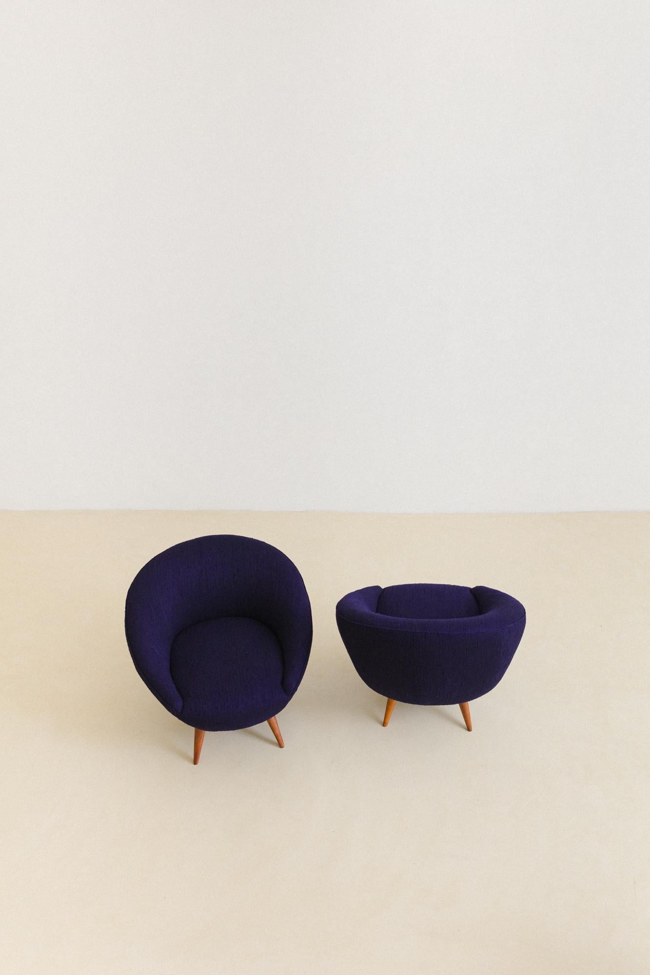 Brazilian Midcentury Design, Round Armchairs, Organic Silk Upholstery, 1950s For Sale 7