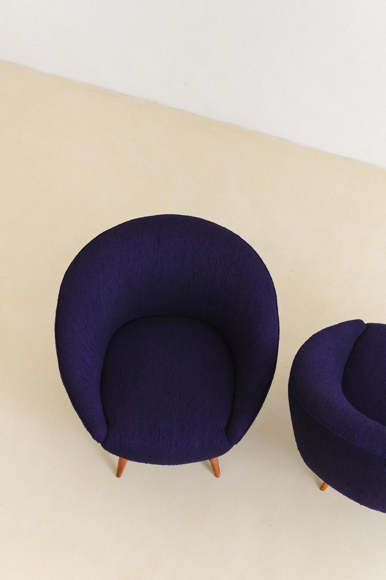 Brazilian Midcentury Design, Round Armchairs, Organic Silk Upholstery, 1950s For Sale 7