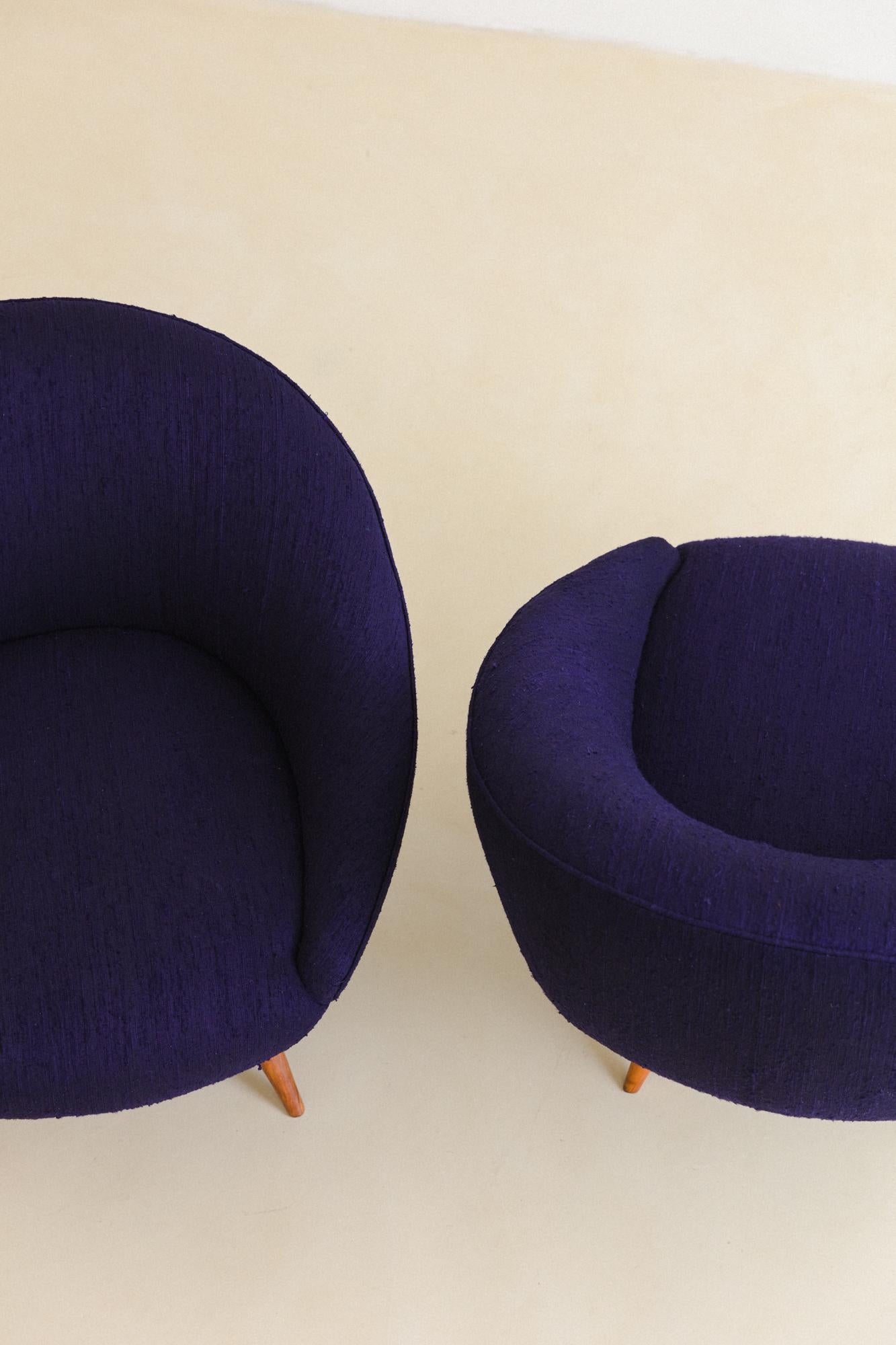Brazilian Midcentury Design, Round Armchairs, Organic Silk Upholstery, 1950s For Sale 9