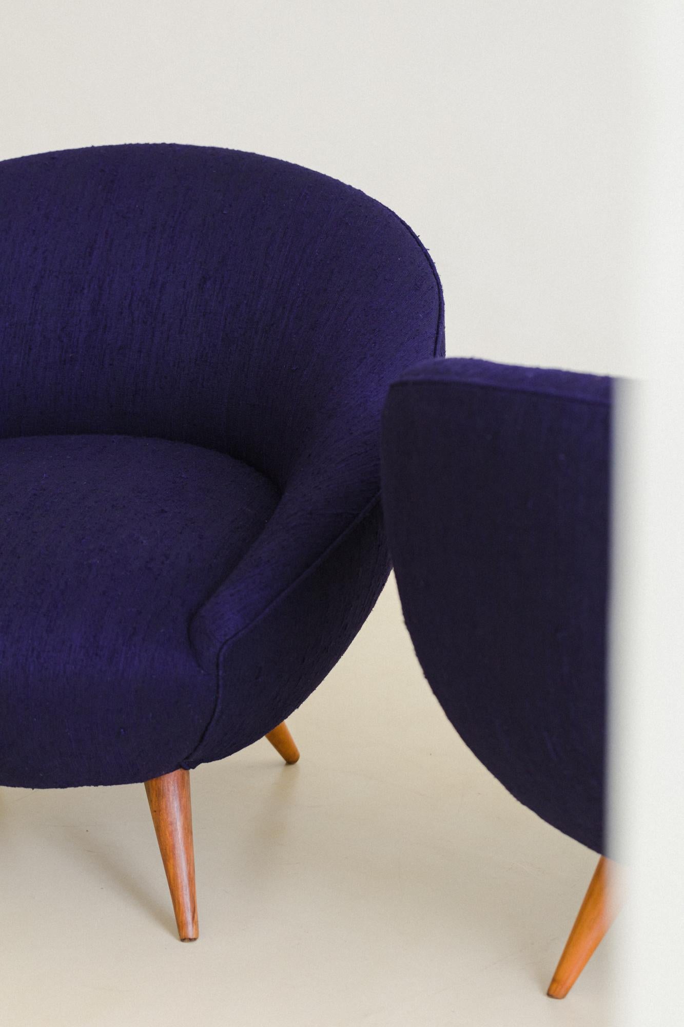 Brazilian Midcentury Design, Round Armchairs, Organic Silk Upholstery, 1950s For Sale 10