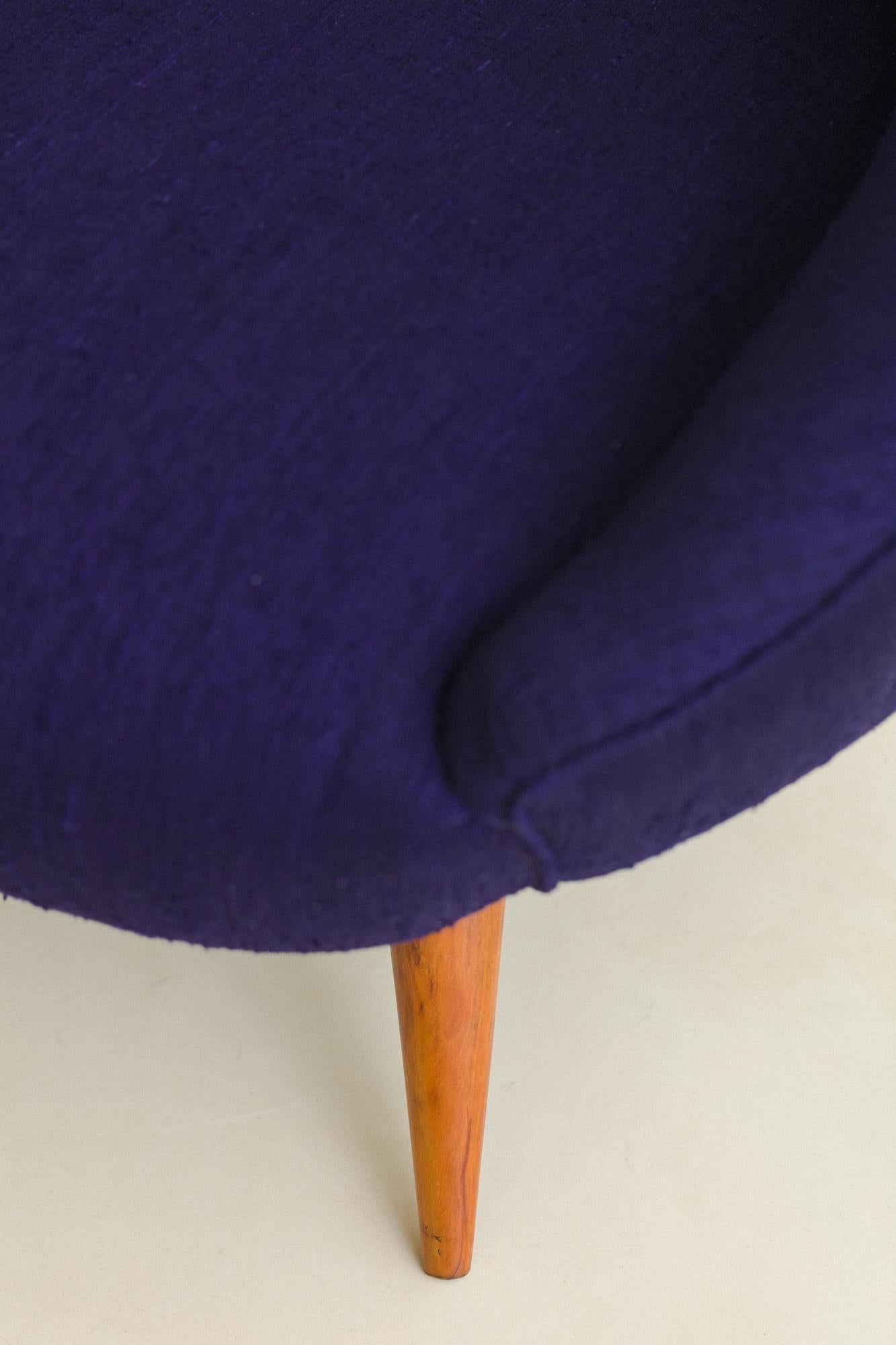 Brazilian Midcentury Design, Round Armchairs, Organic Silk Upholstery, 1950s For Sale 12