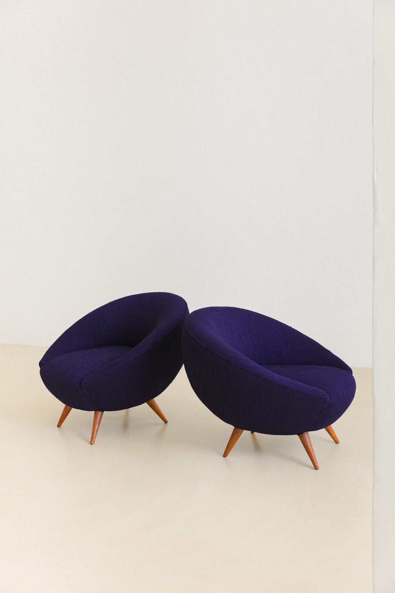 This beautiful pair of round armchairs was manufactured in the 1960s, and the authorship is still unidentified by our team. Pieces were reupholstered with a gorgeous indigo fabric 100% Organic Silk, from our collection Bossa Fabrics. 

The