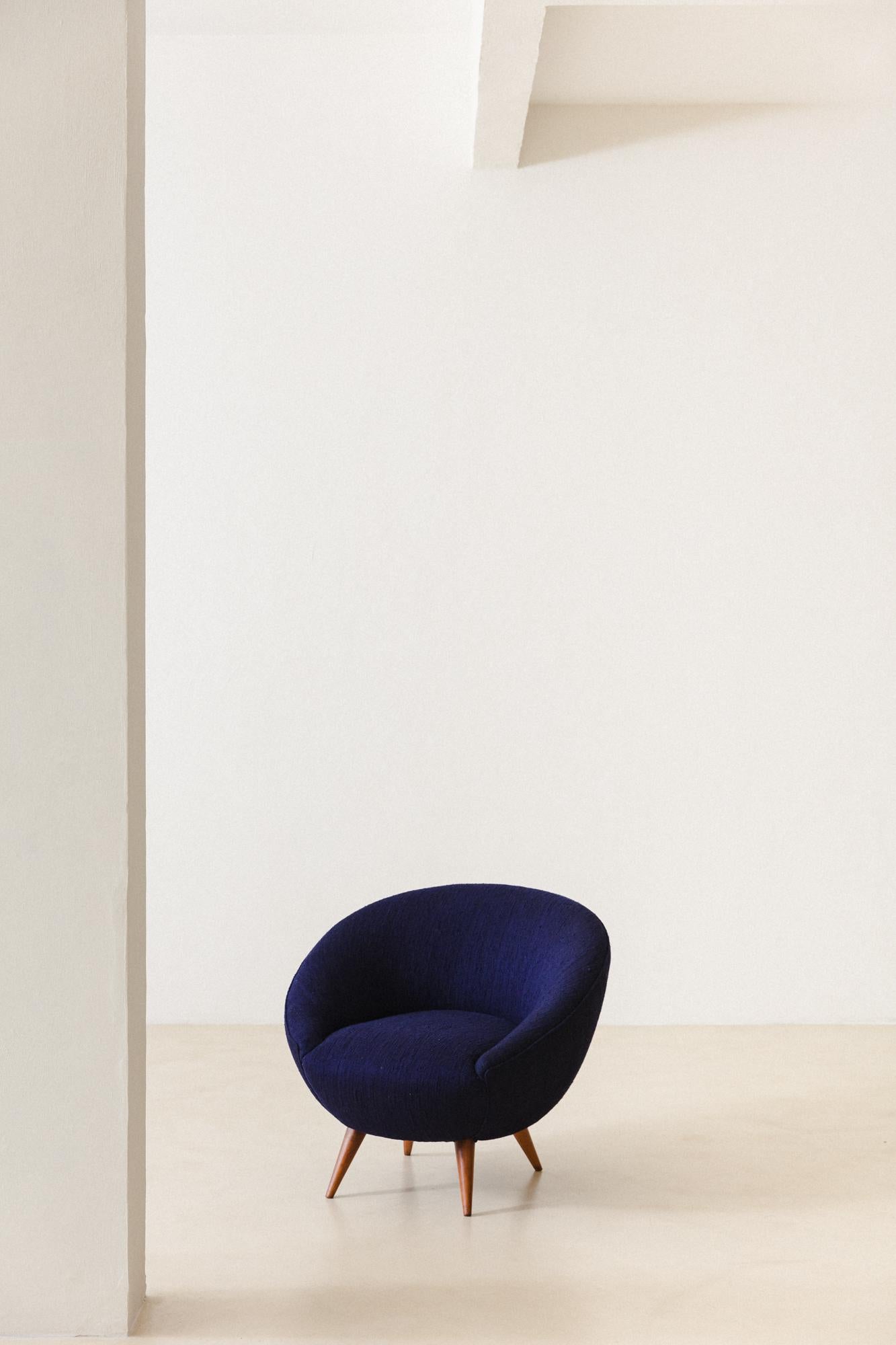 Mid-Century Modern Brazilian Midcentury Design, Round Armchairs, Organic Silk Upholstery, 1950s For Sale